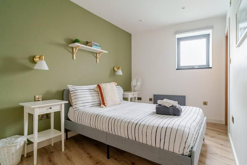 Luxury 2 Bed Apartment, Centre Of The Barbican! * Plymouth