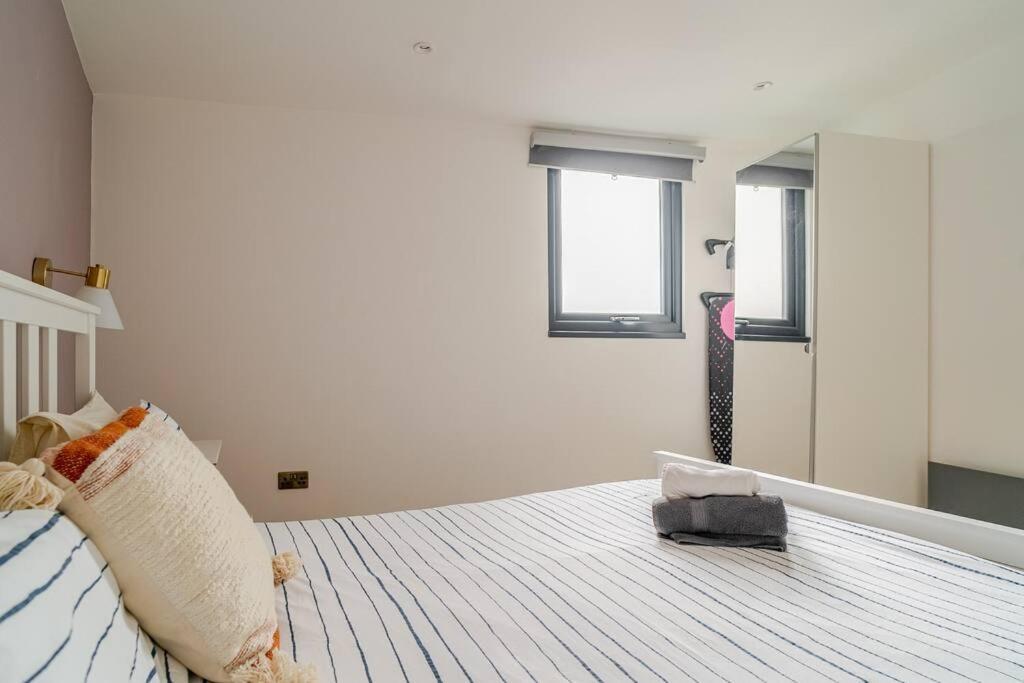 Luxury 2 Bed Apartment, Centre Of The Barbican! * Plymouth