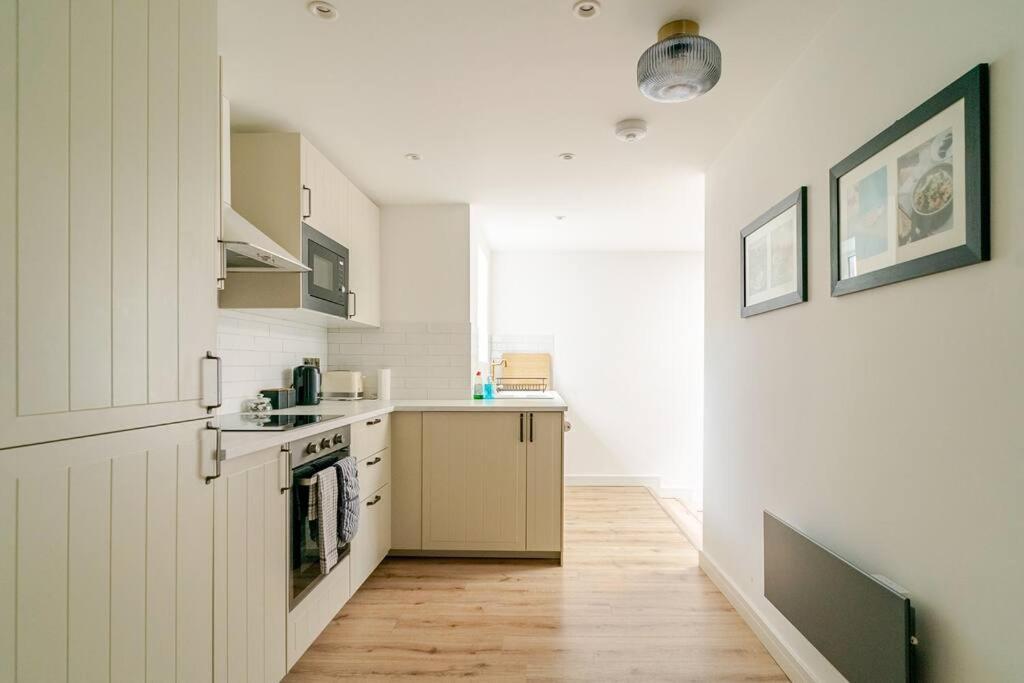 Luxury 2 Bed Apartment, Centre Of The Barbican! * Plymouth
