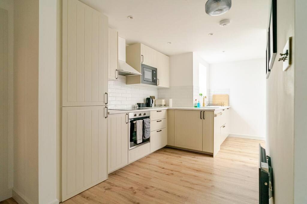 Luxury 2 Bed Apartment, Centre Of The Barbican! * Plymouth