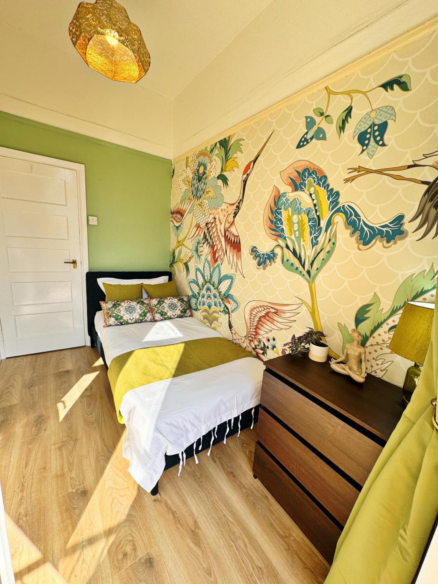 Stylish Living 2 Bedroom * Plymouth