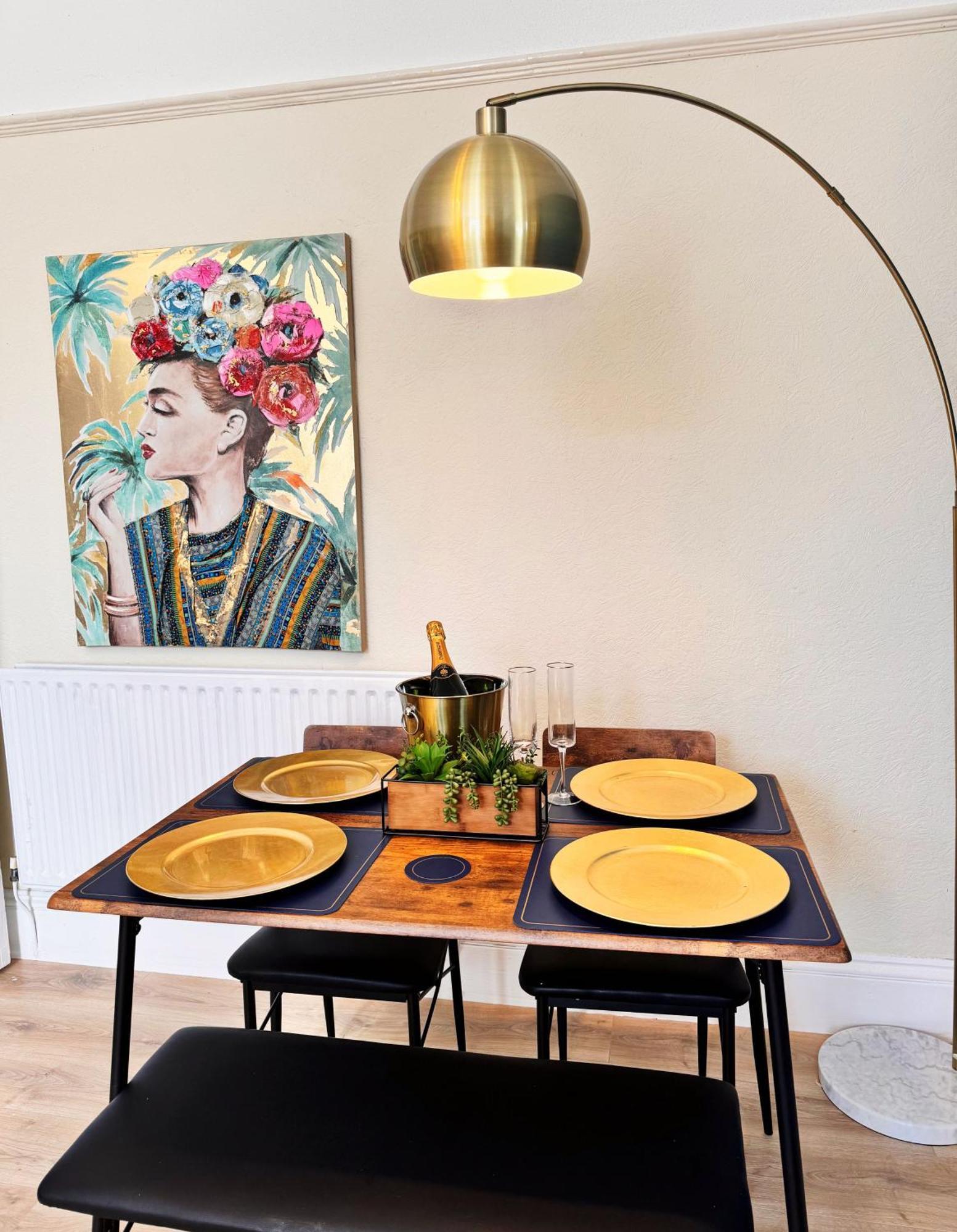 Stylish Living 2 Bedroom *