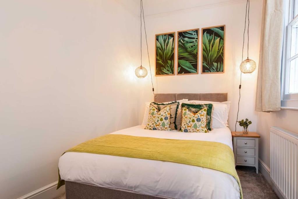 Luxurious Large Townhouse In The Heart Of Barbican Plymouth
