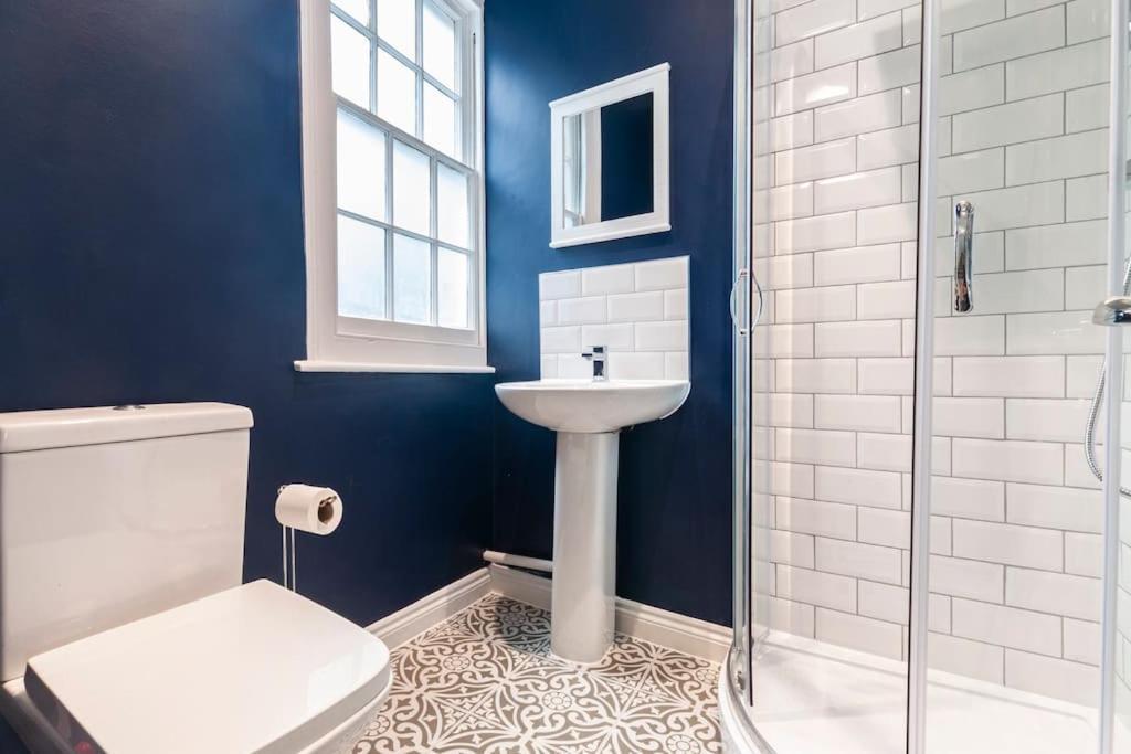 Luxurious Large Townhouse In The Heart Of Barbican Plymouth
