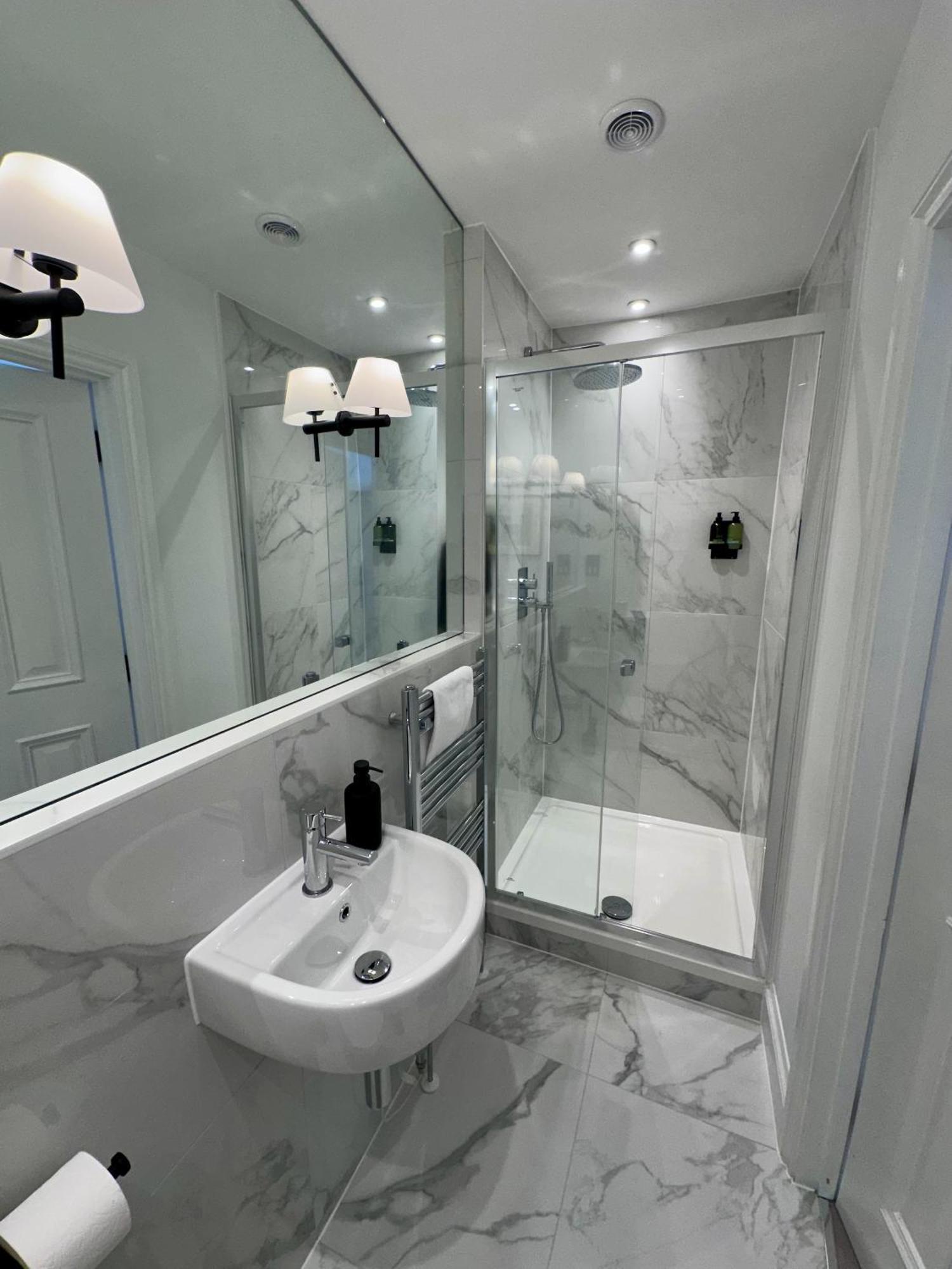Aparthotel 3 Bed Edenhurst By Pureserviced
