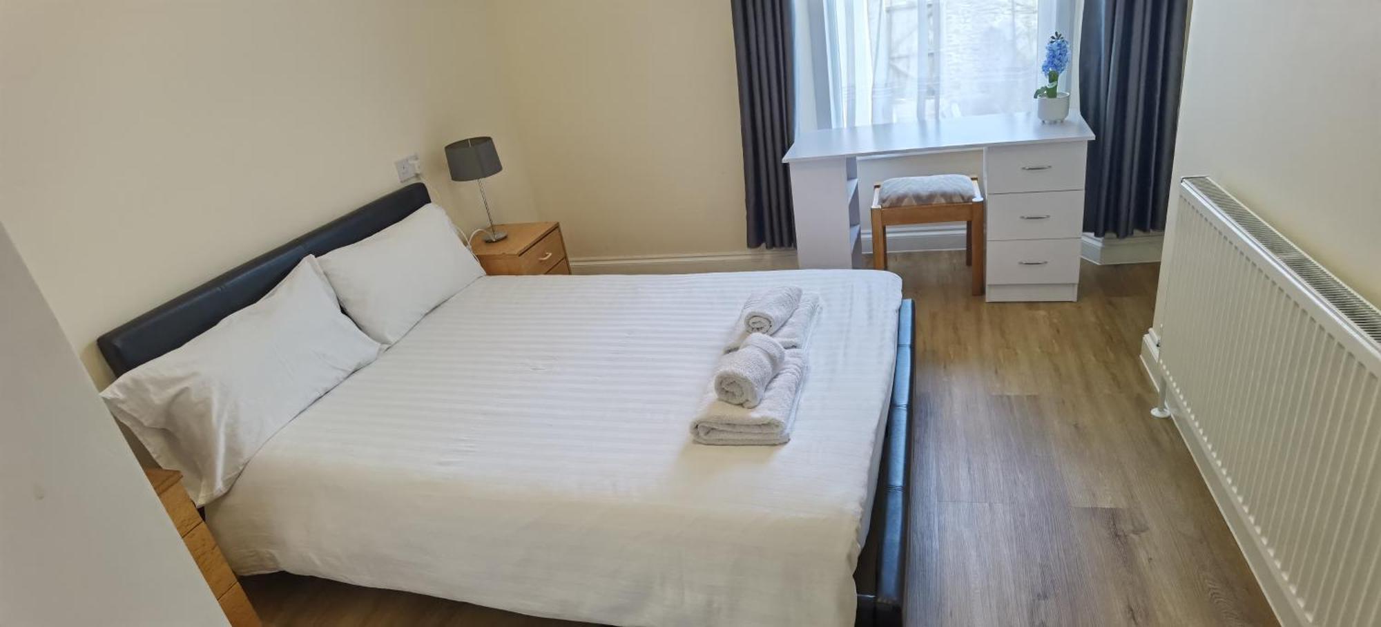 Entire 2 Bedroom In Location, Newly Refurbished Apartment Plymouth