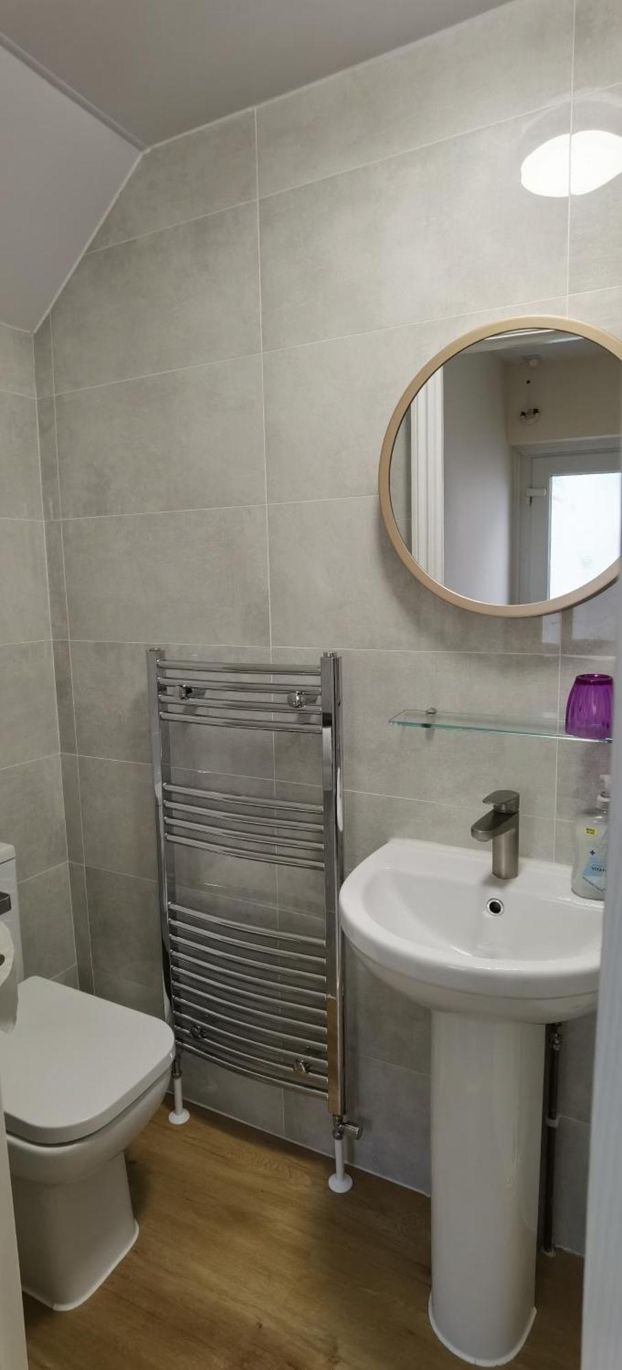 Apartment Comfy 2 Bedroom In Location, Newly Refurbished *