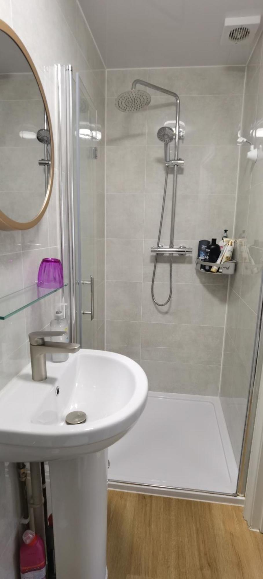 Comfy 2 Bedroom In Location, Newly Refurbished Apartment *