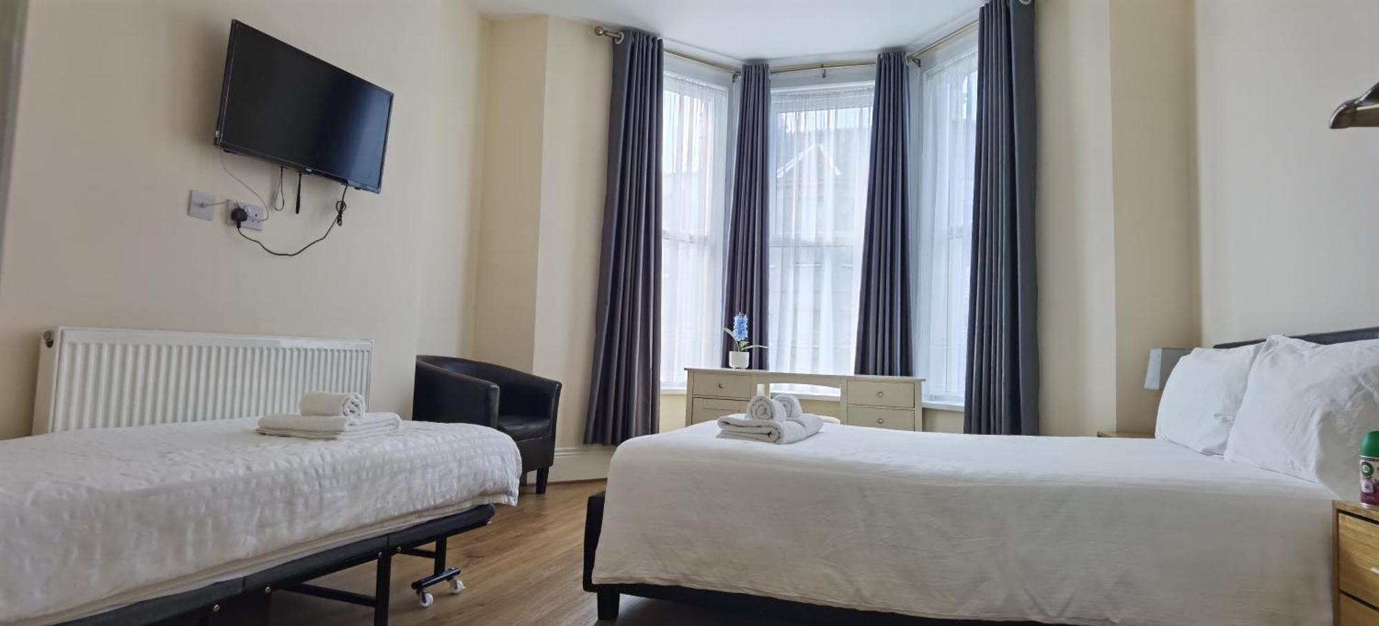 Entire 2 Bedroom In Location, Newly Refurbished Apartment Plymouth