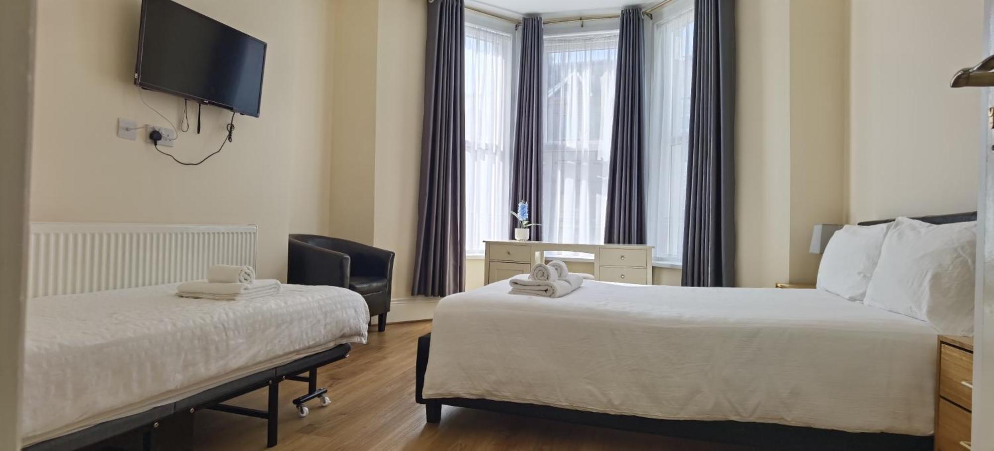 Entire 2 Bedroom In Location, Newly Refurbished *