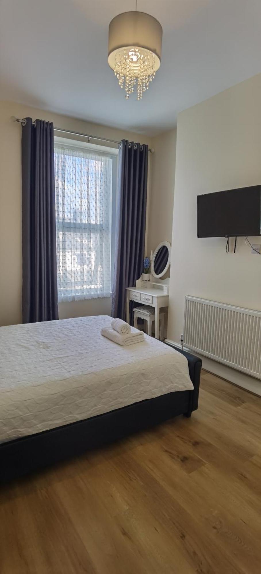 Comfy 2 Bedroom In Location, Newly Refurbished