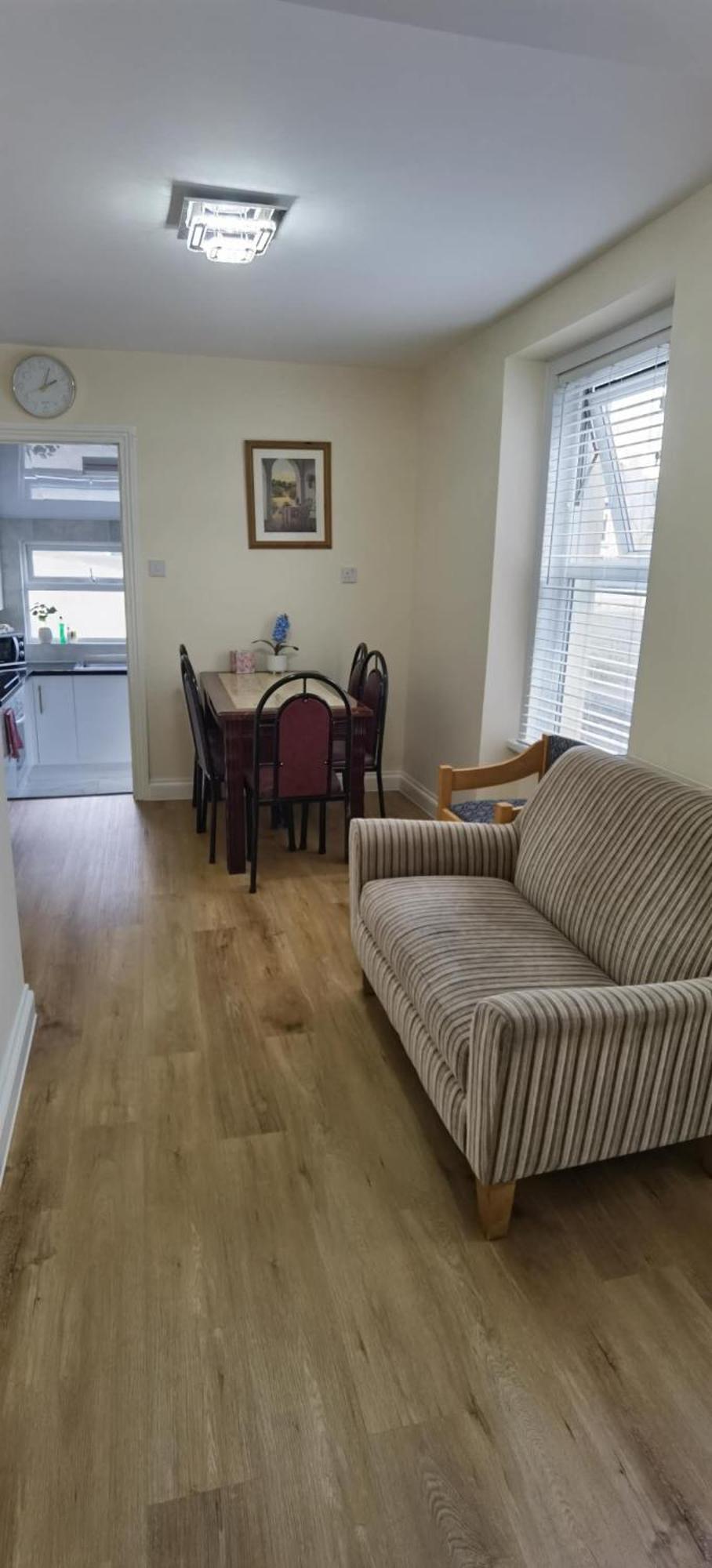 Entire 2 Bedroom In Location, Newly Refurbished Apartment *