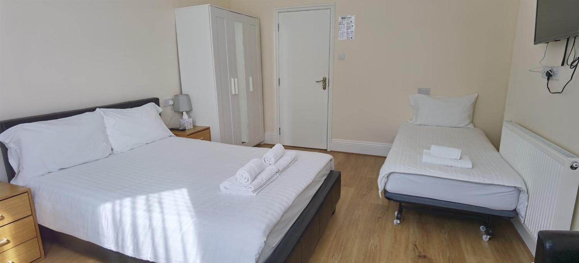 Apartment Entire 2 Bedroom In Location, Newly Refurbished *