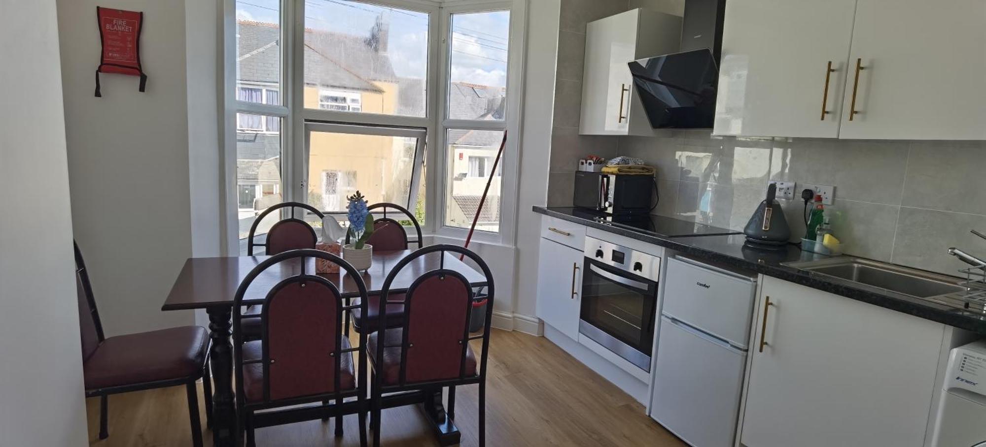 Apartment Comfy 2 Bedroom In Location, Newly Refurbished