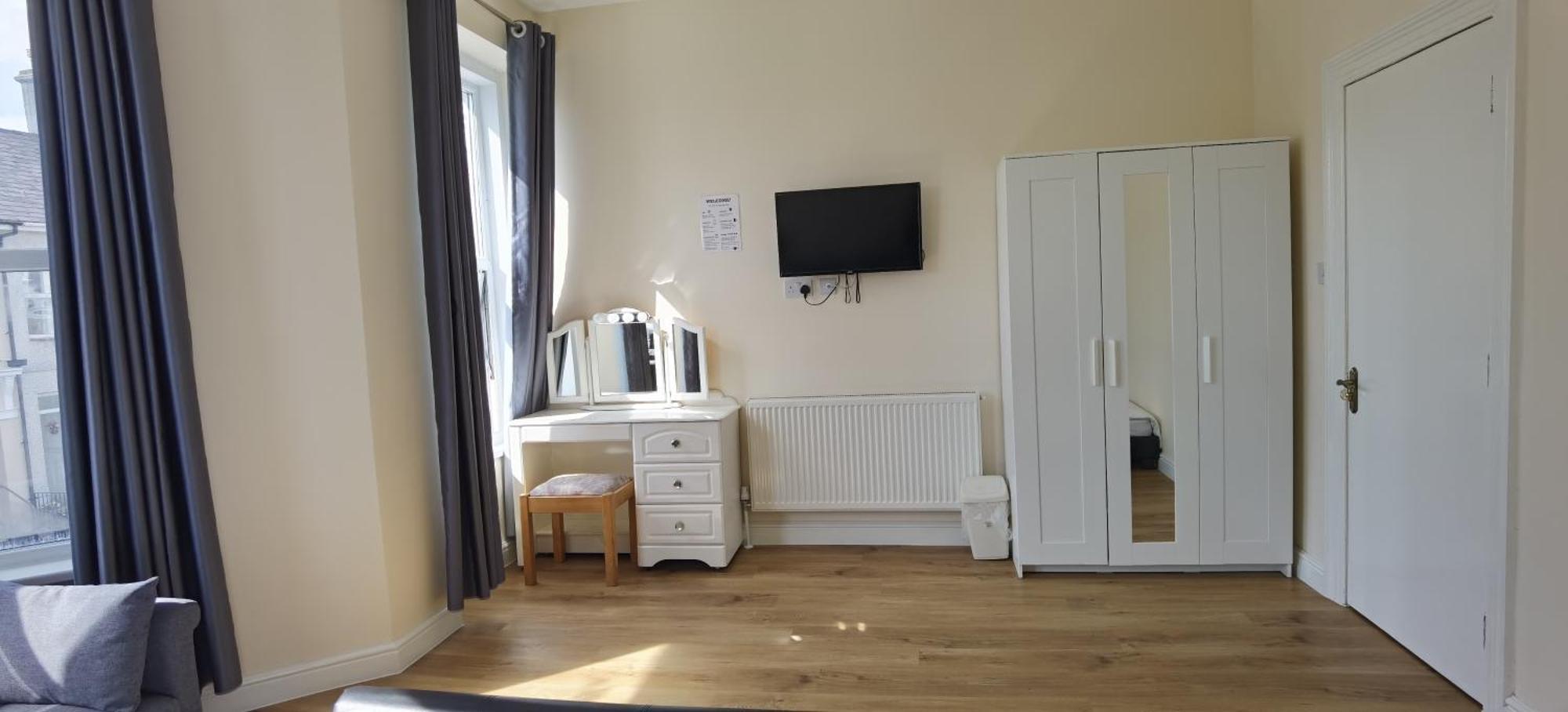 Comfy 2 Bedroom In Location, Newly Refurbished * Plymouth