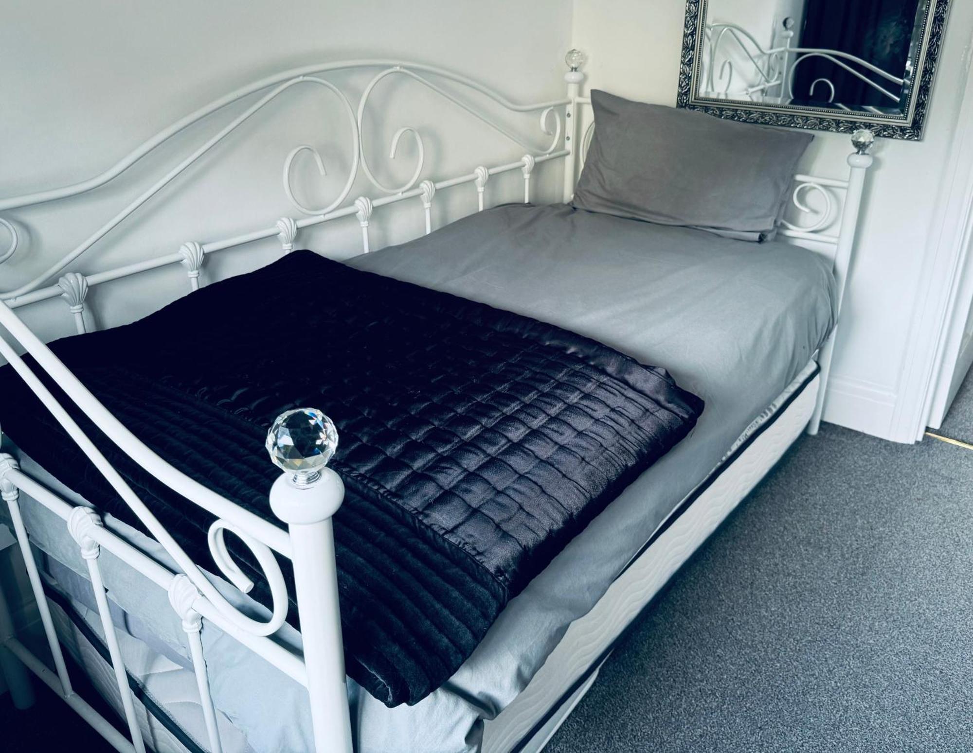 Centre 3 Bedroom Private Parking * Plymouth