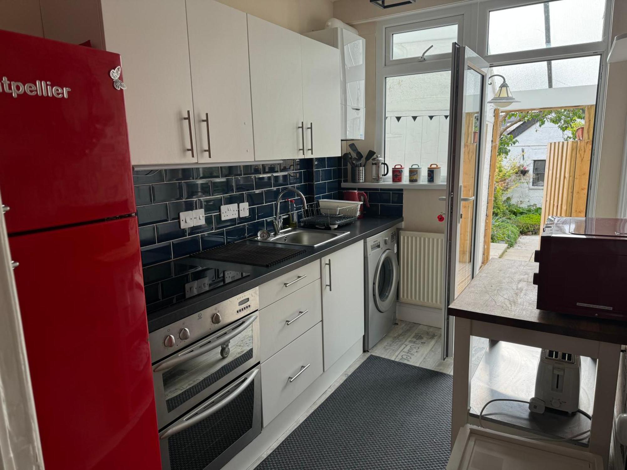 Centre 3 Bedroom Private Parking