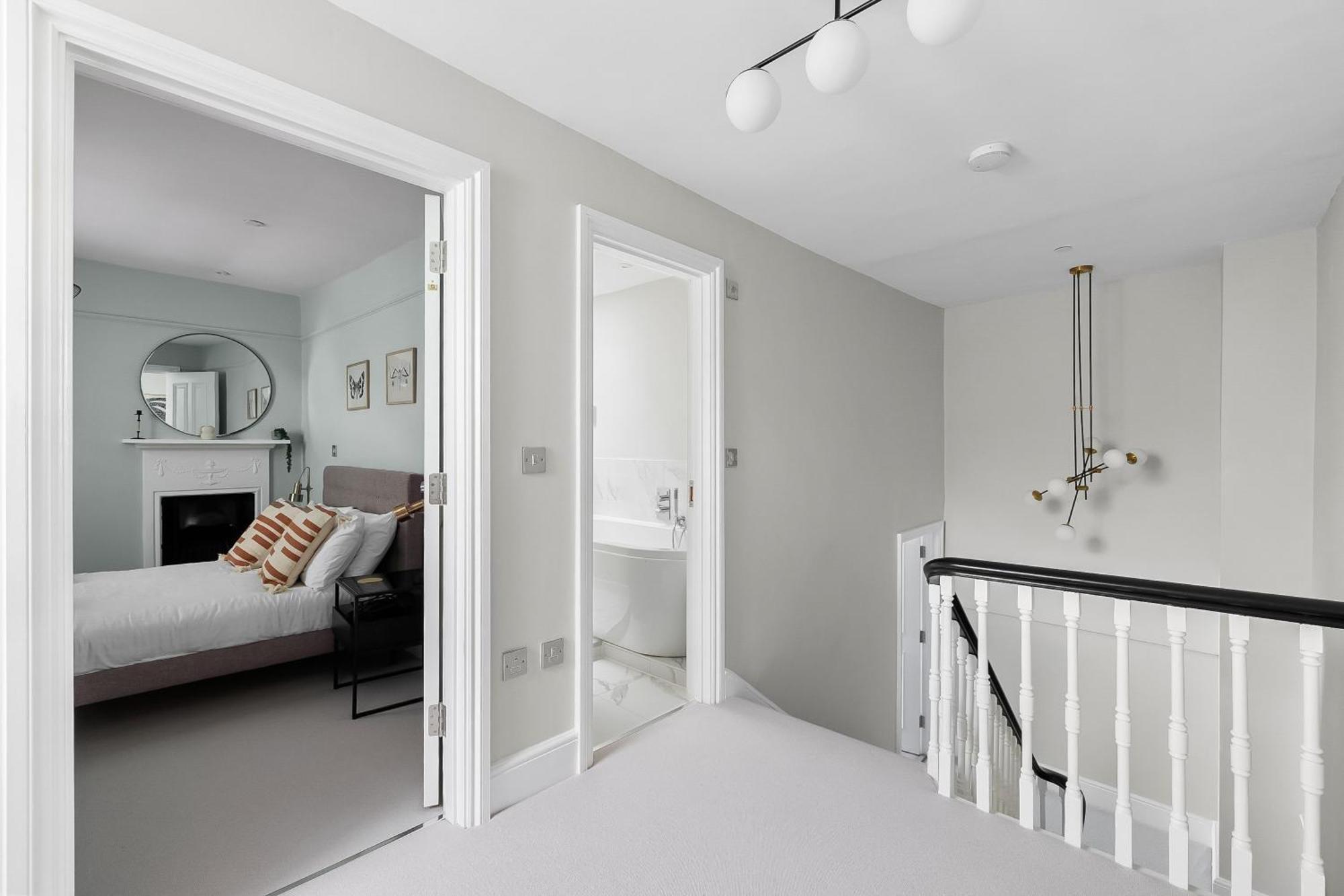 Aparthotel 3 Bed Sancroft By Pureserviced *