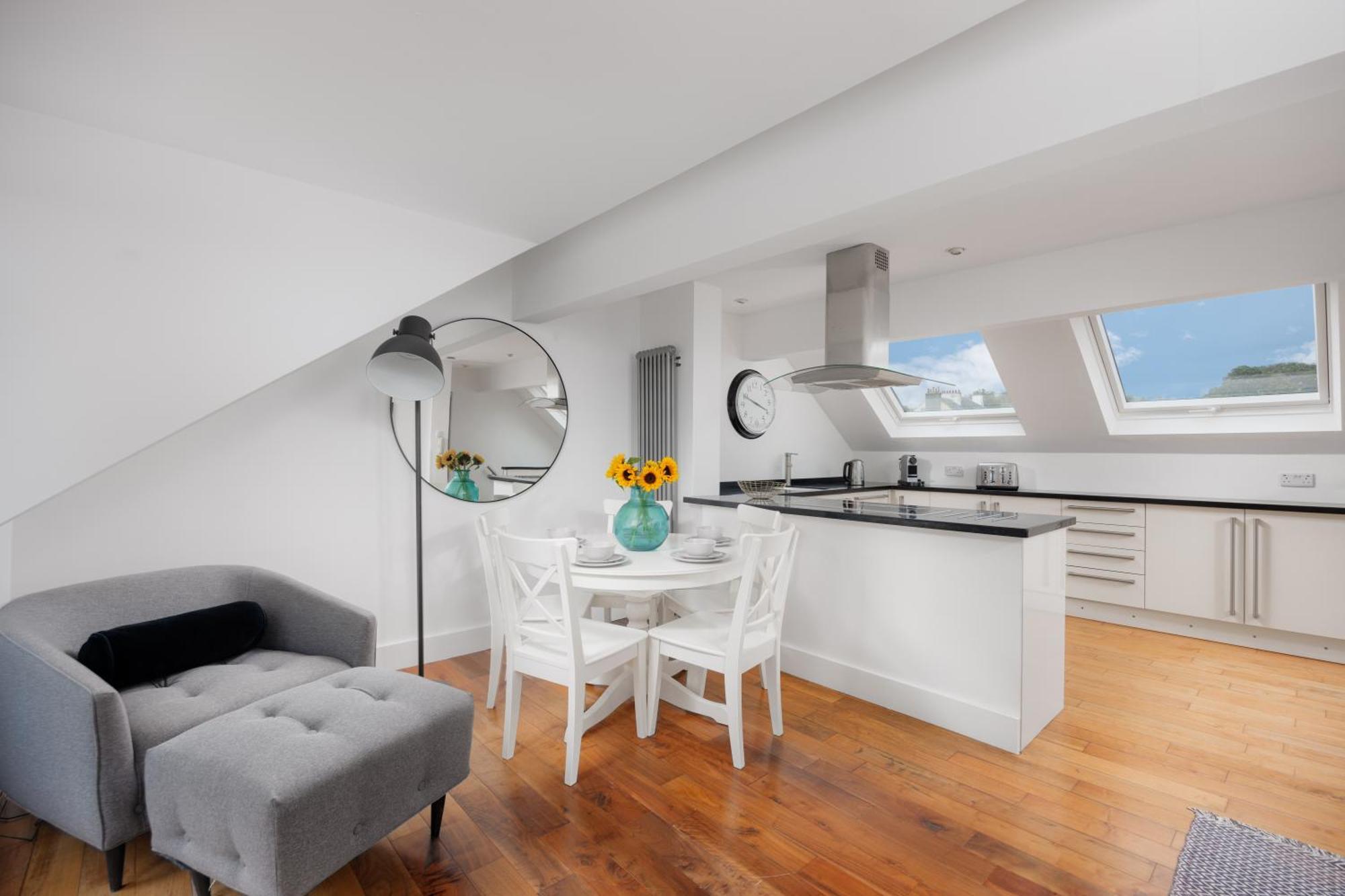 Stunning Penthouse - Sea View - - Parking - By Habita * Plymouth