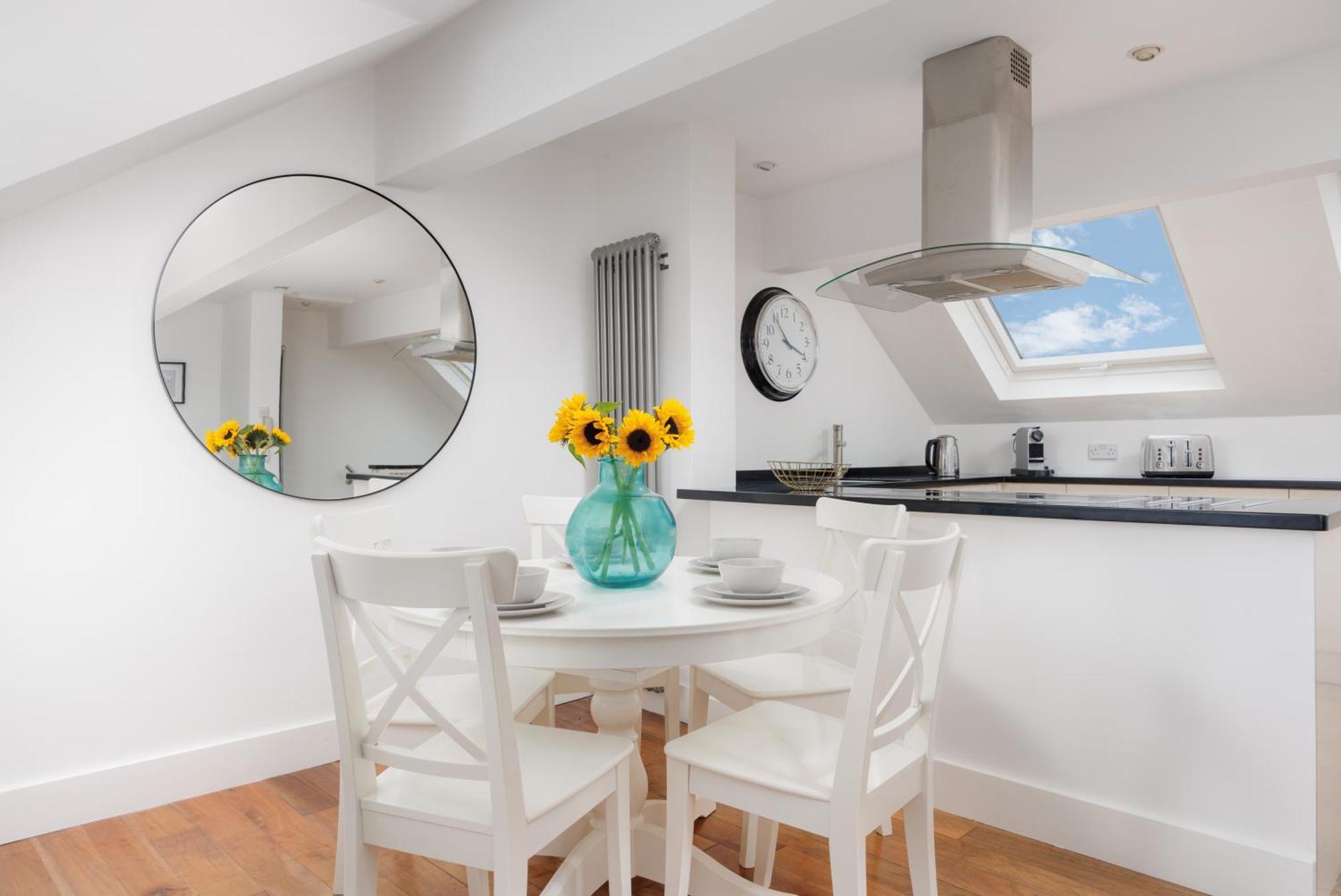 Apartment Stunning Penthouse - Sea View - - Parking - By Habita *