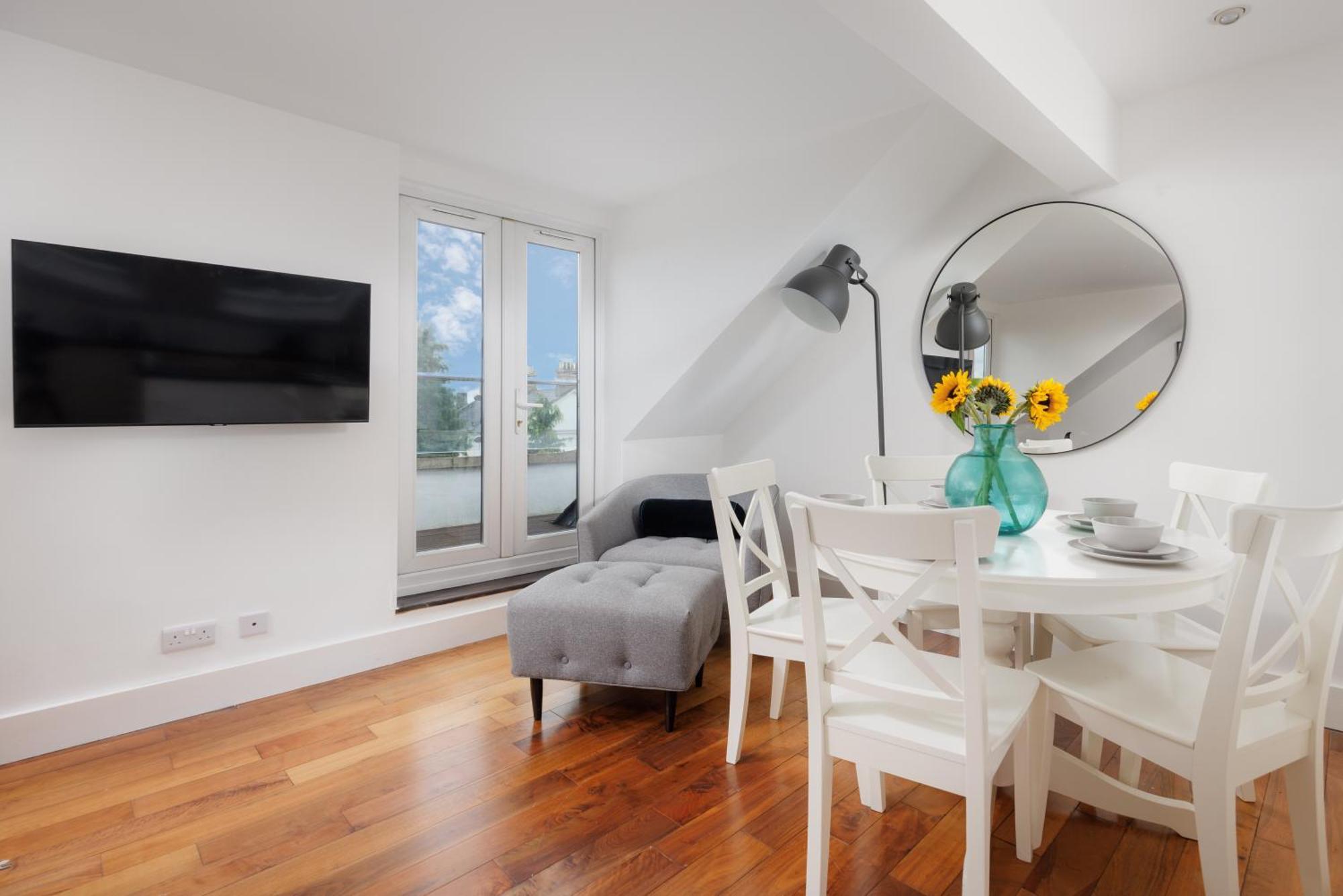 Stunning Penthouse - Sea View - - Parking - By Habita * Plymouth