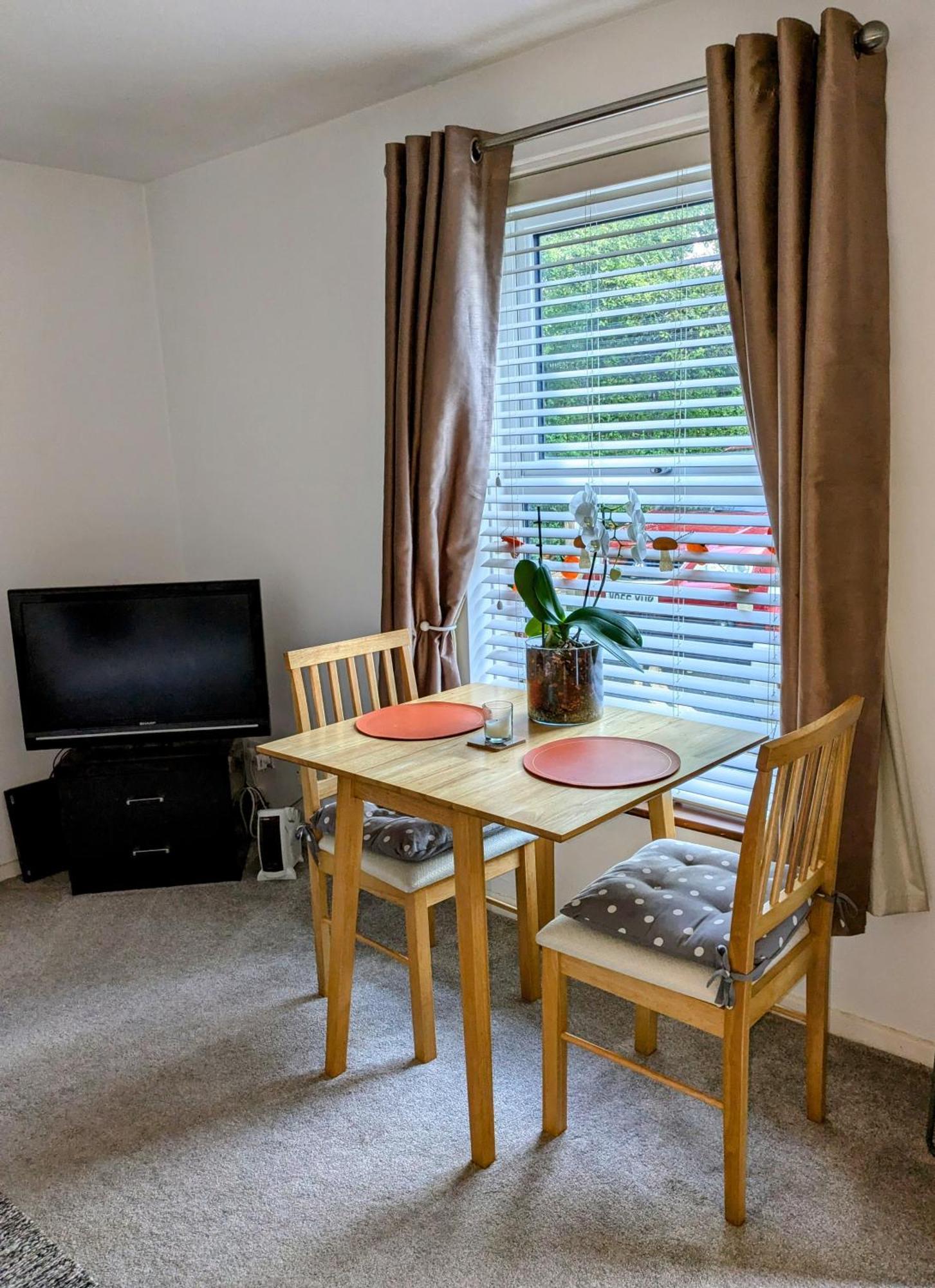 Apartment Centre With South Facing Patio, 10 Minutes Walk To The Harbour