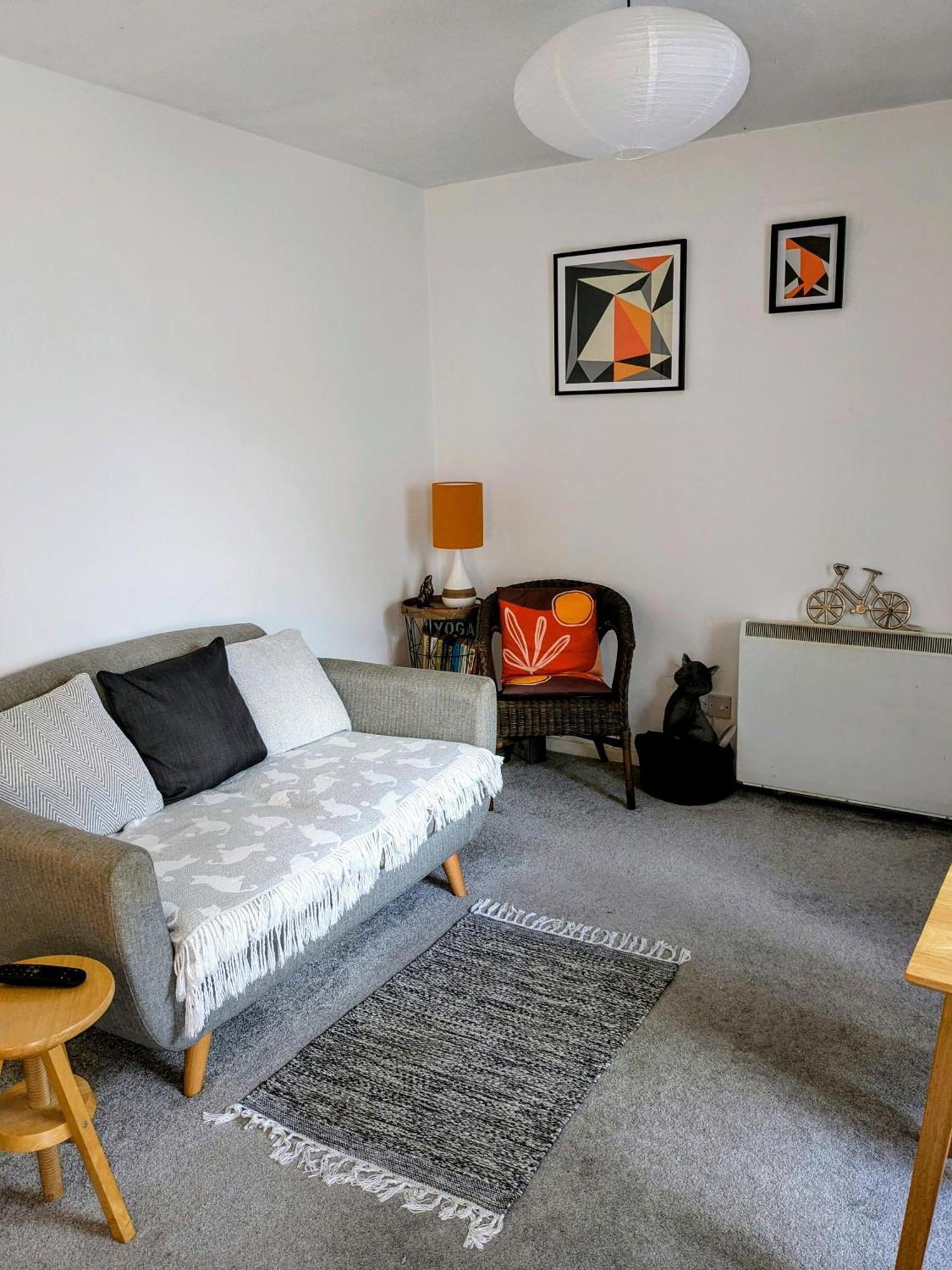 Apartment Centre With South Facing Patio, 10 Minutes Walk To The Harbour *