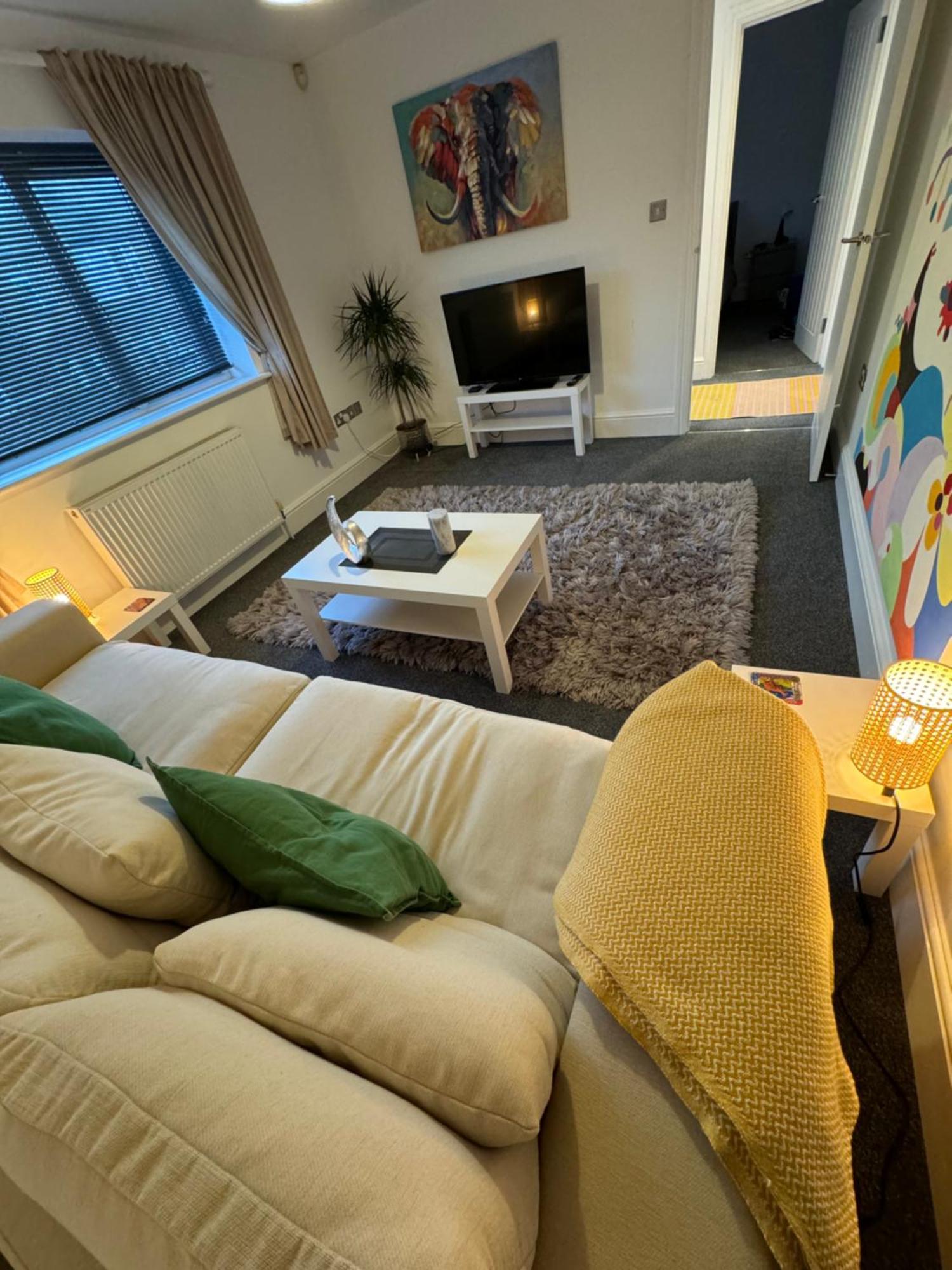 Homestay Two Bedroom Detached Modern Close To Argyle Fc Plymouth