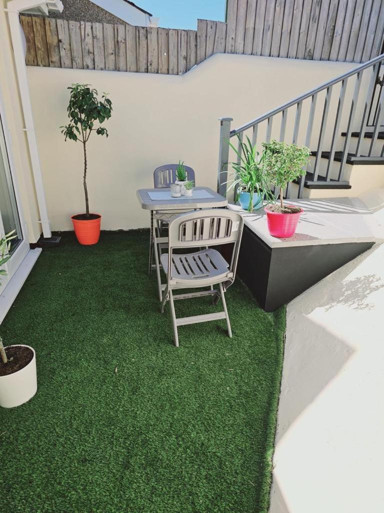 Homestay Two Bedroom Detached Modern Close To Argyle Fc Plymouth