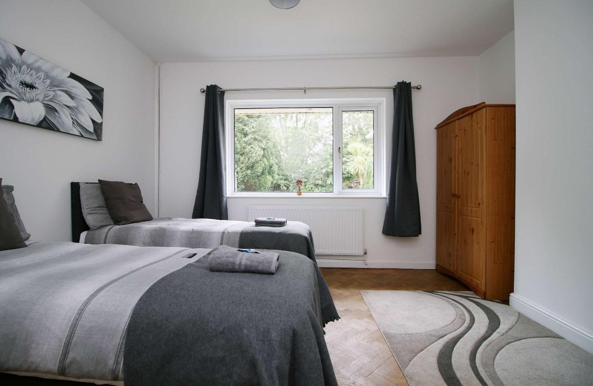 The Lockett Wonderful Large Plympton, Free Parking By Staystaycations Casa de férias Plymouth