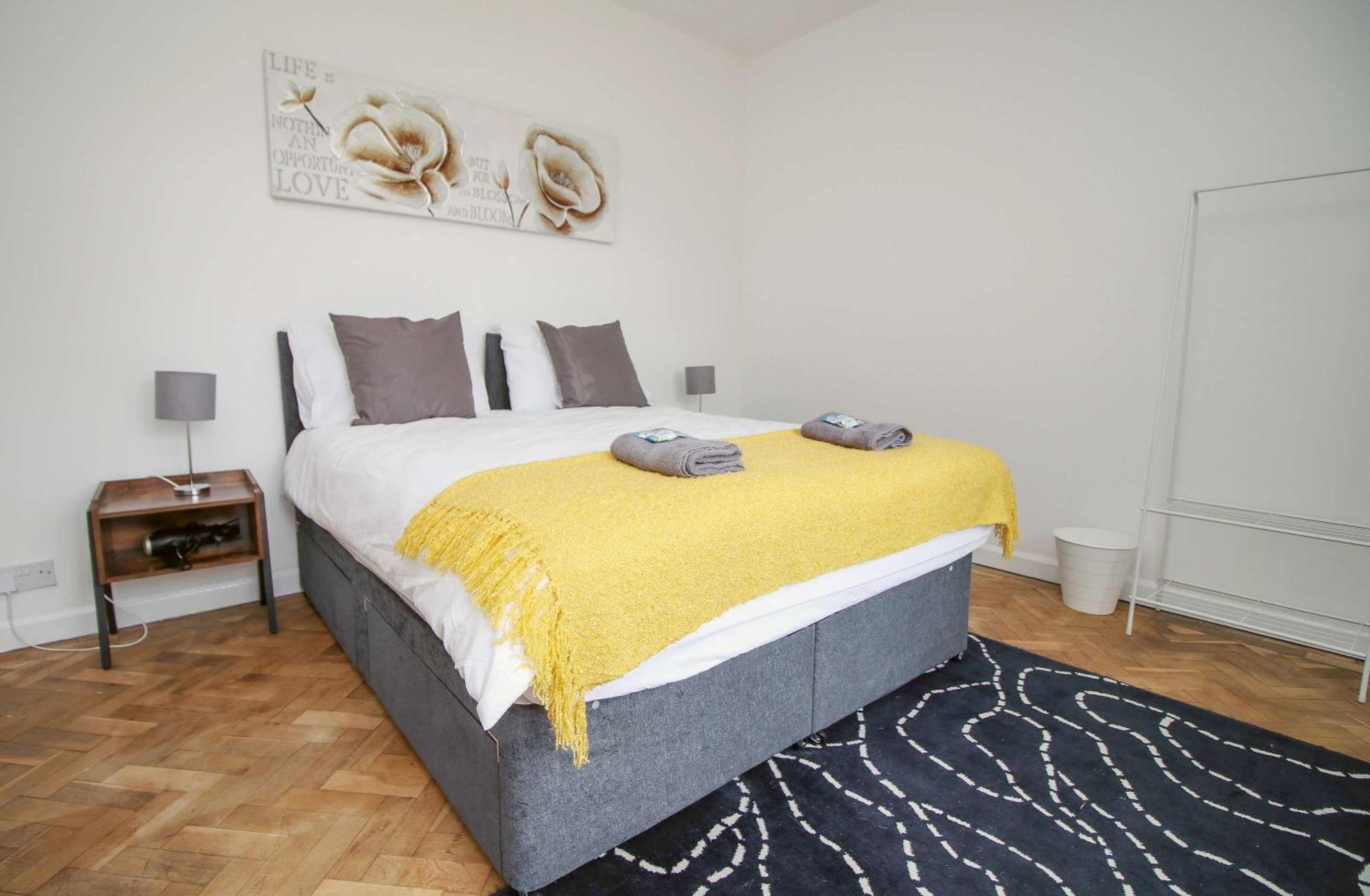 The Lockett Wonderful Large Plympton, Free Parking By Staystaycations Plymouth