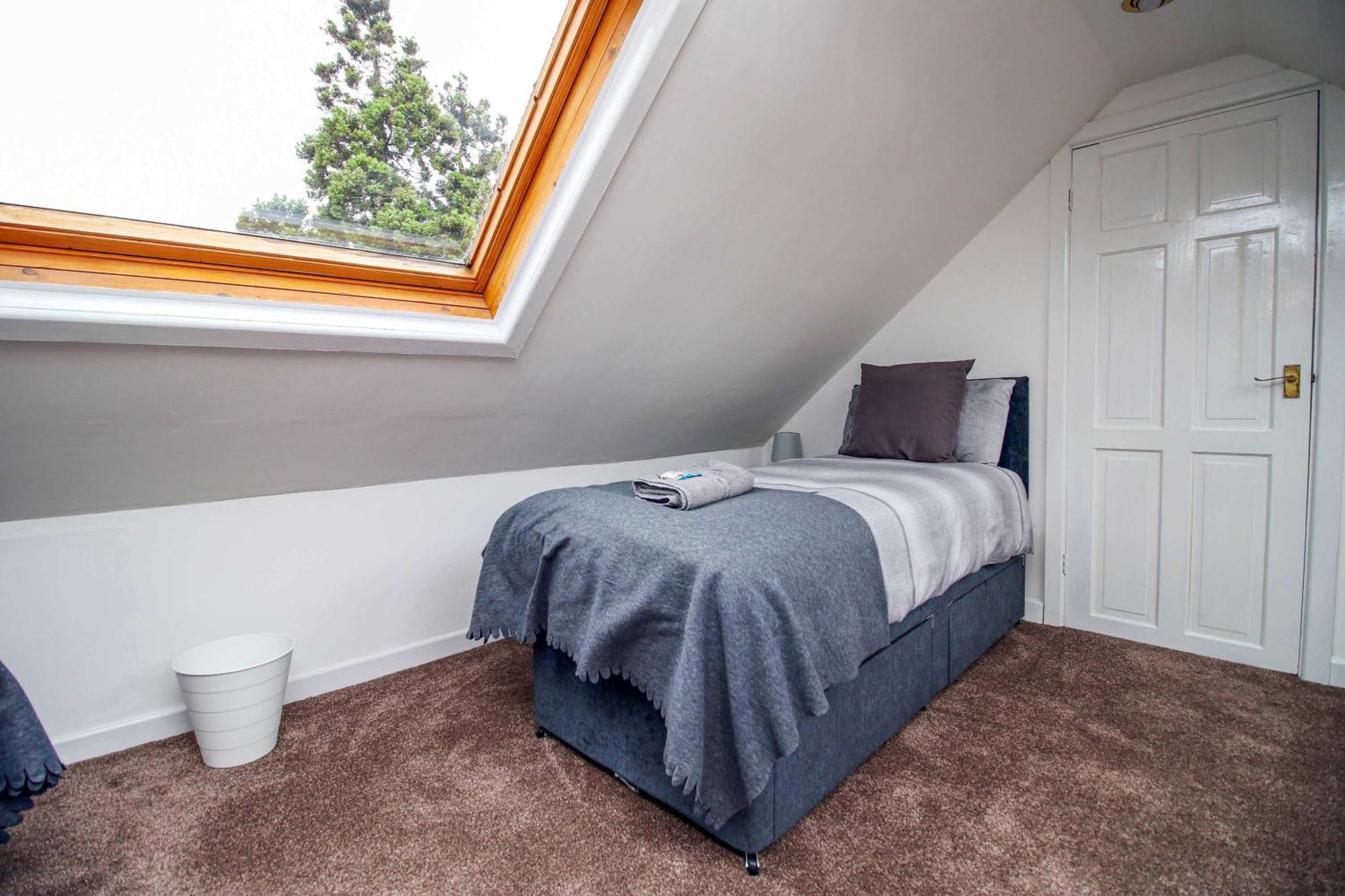 Casa de férias The Lockett Wonderful Large Plympton, Free Parking By Staystaycations *