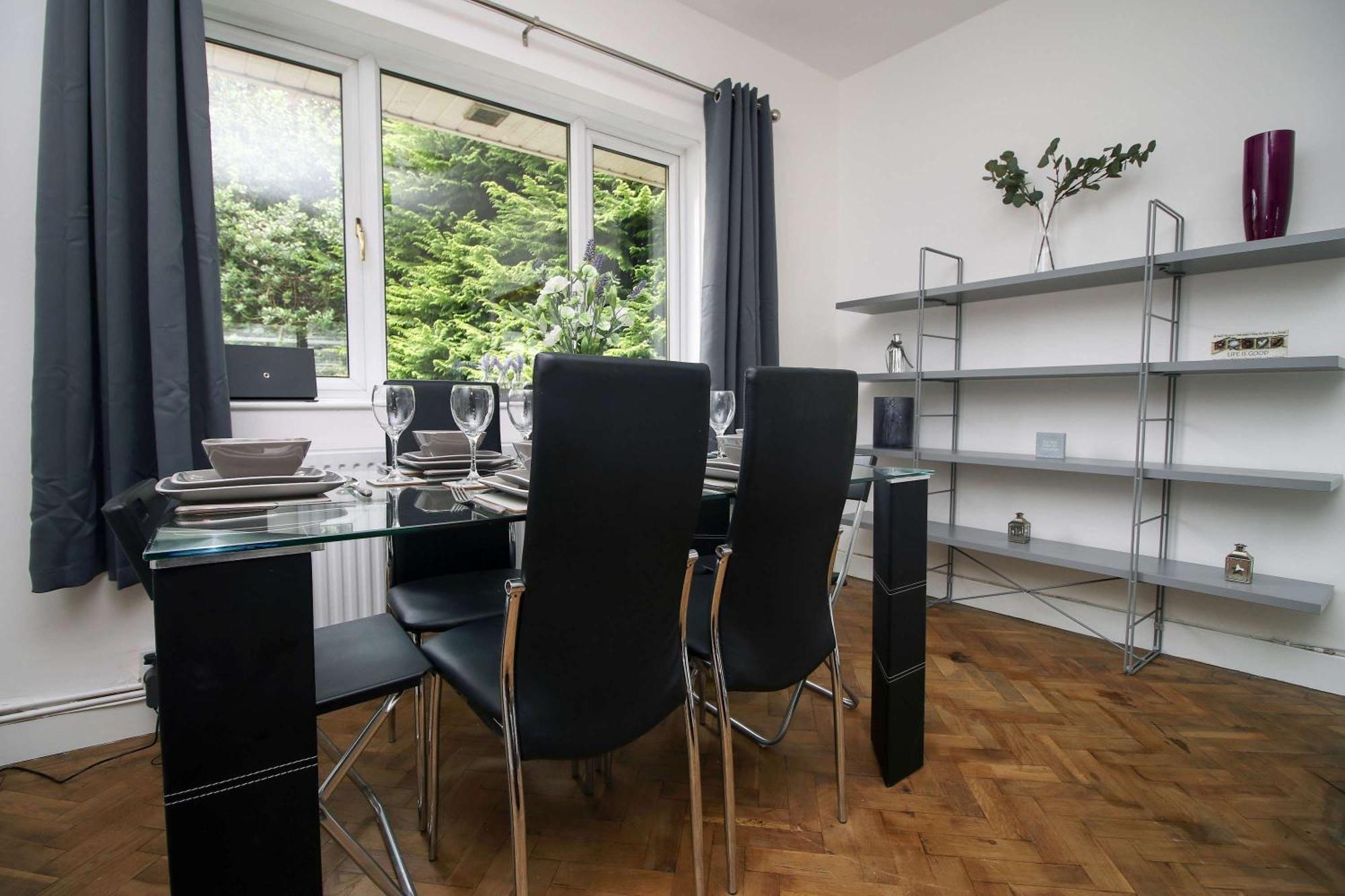 The Lockett Wonderful Large Plympton, Free Parking By Staystaycations Casa de férias Plymouth