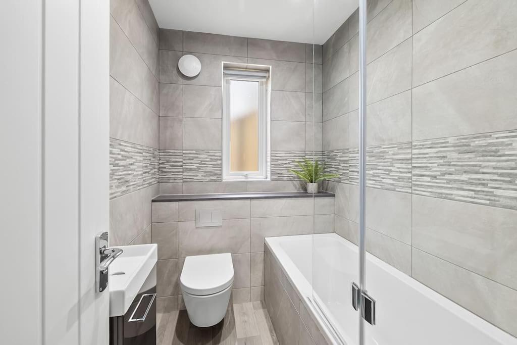 Brand New 3 Bedroom House Holiday home