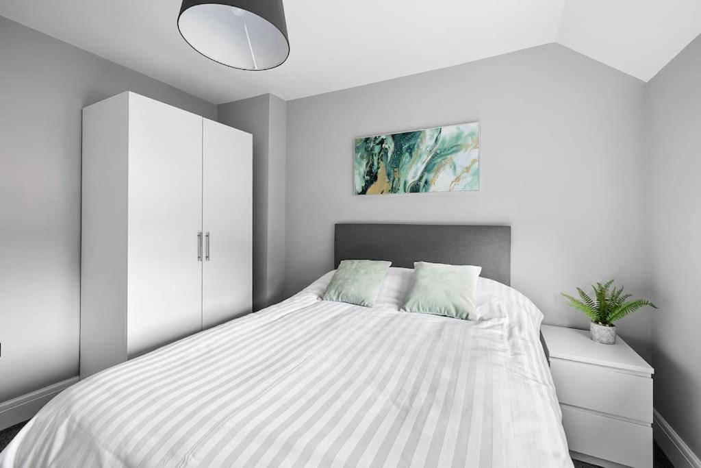 Brand New 3 Bedroom House * Plymouth