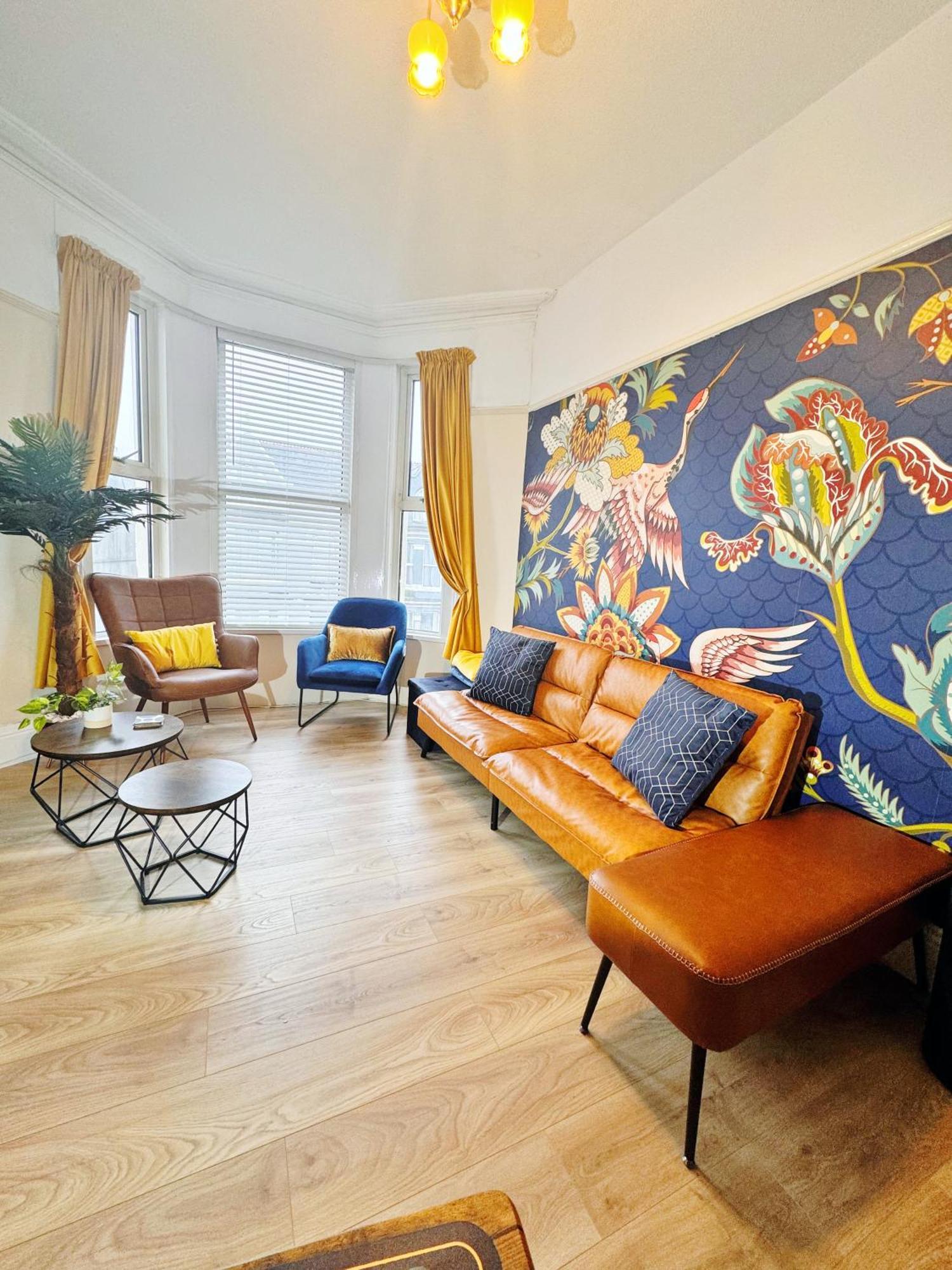 Apartment Stylish Living 2 Bedroom *