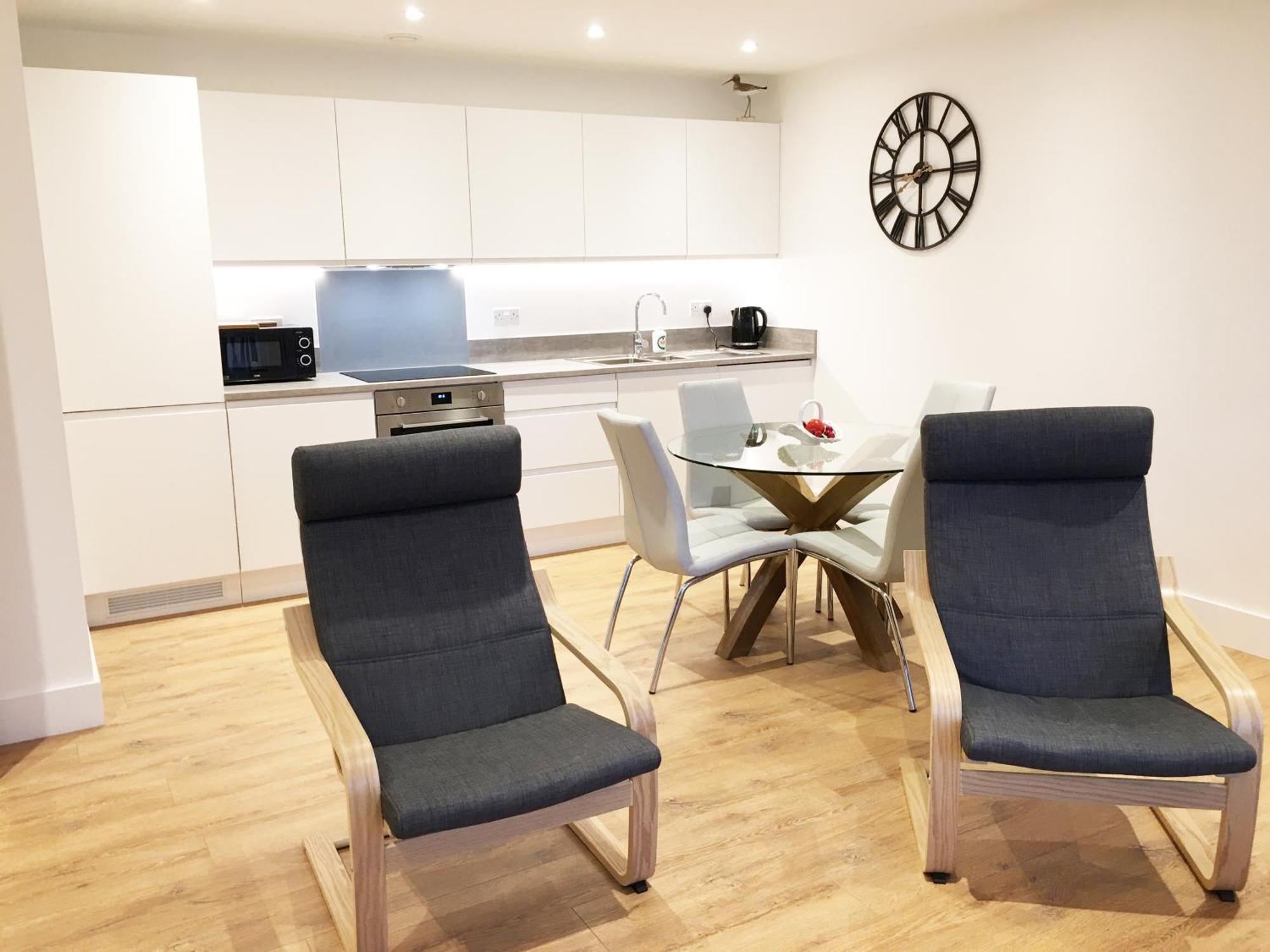 Howzzat Apartment *