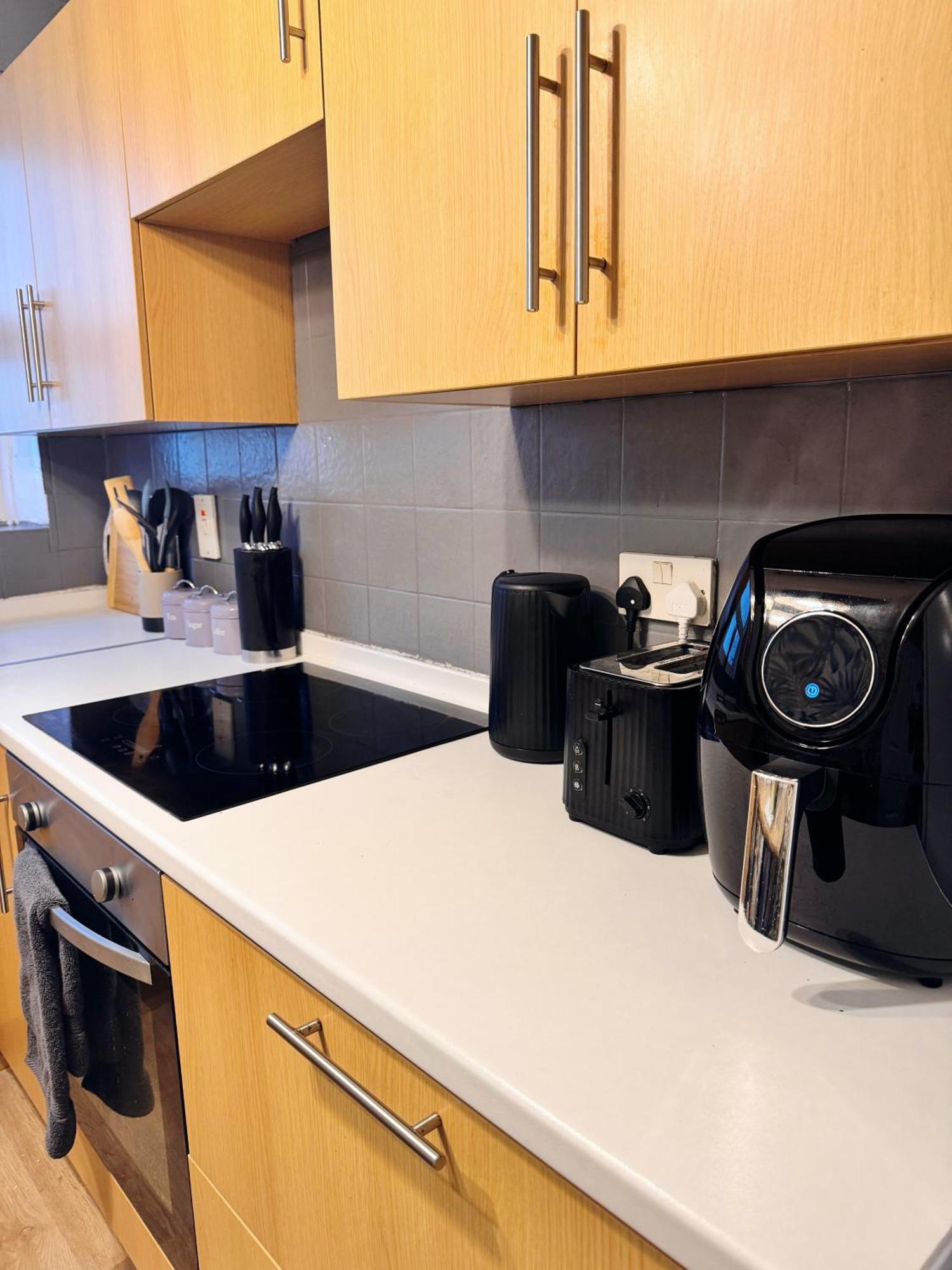 Comfy & Chic 1 Bed In Apartment Plymouth