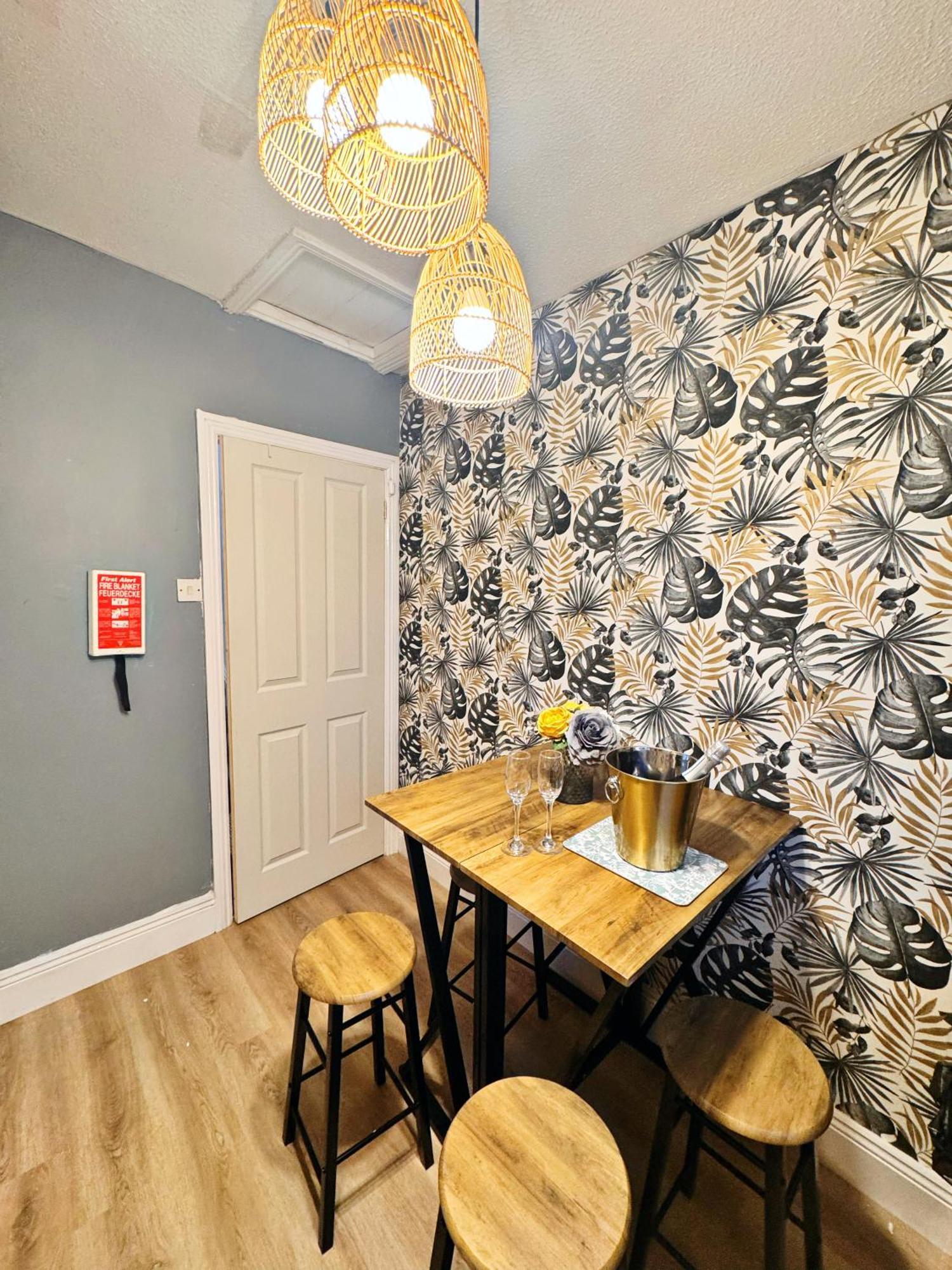 Comfy & Chic 1 Bed In * Plymouth