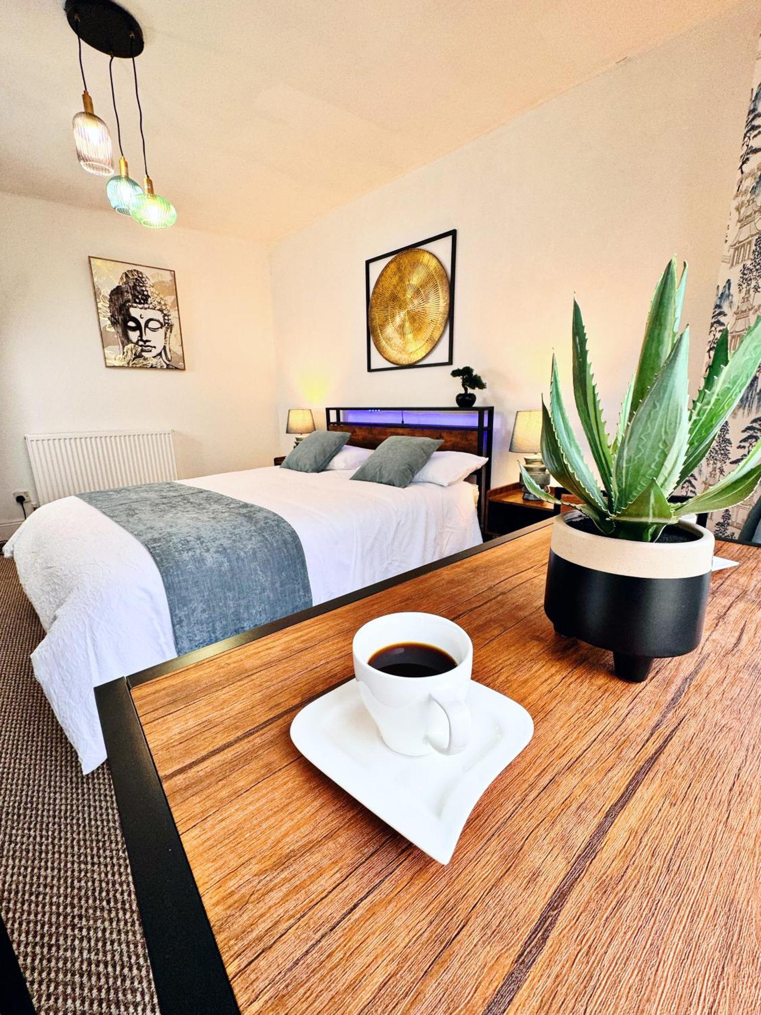 Comfy & Chic 1 Bed In Apartment *