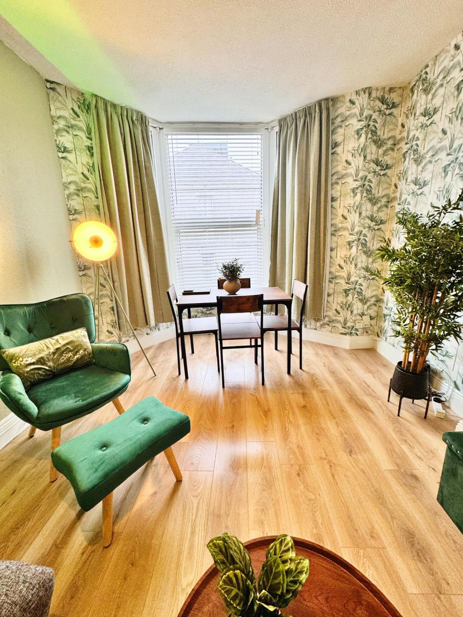 Comfy & Chic 1 Bed In Plymouth