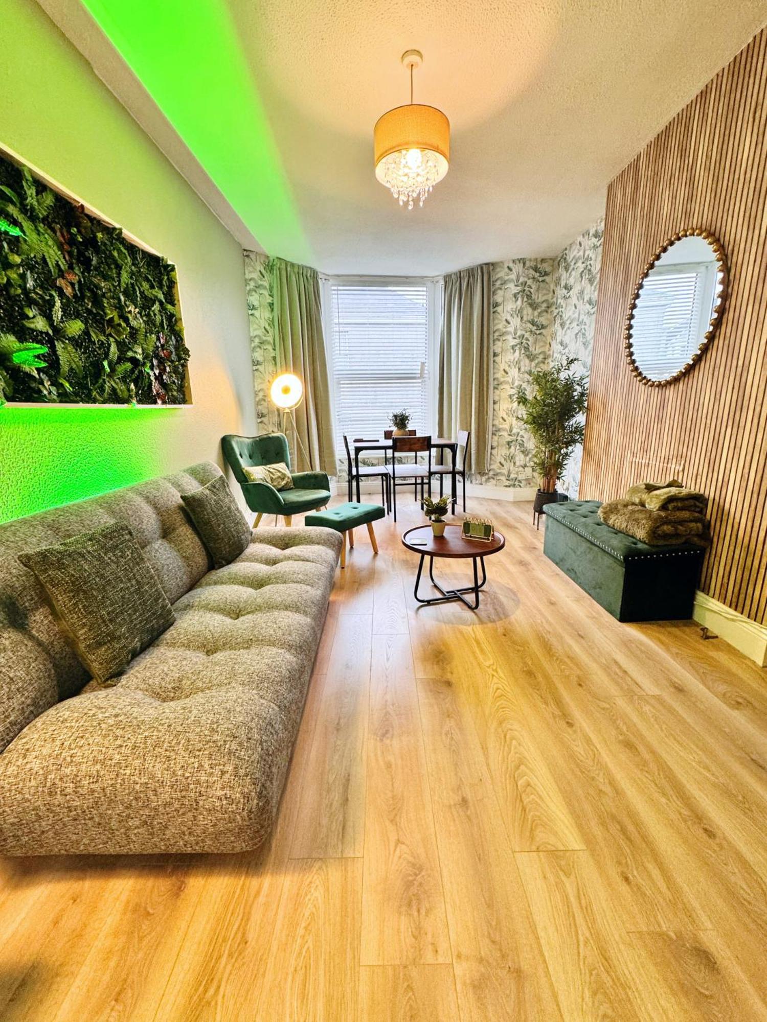 Comfy & Chic 1 Bed In Plymouth