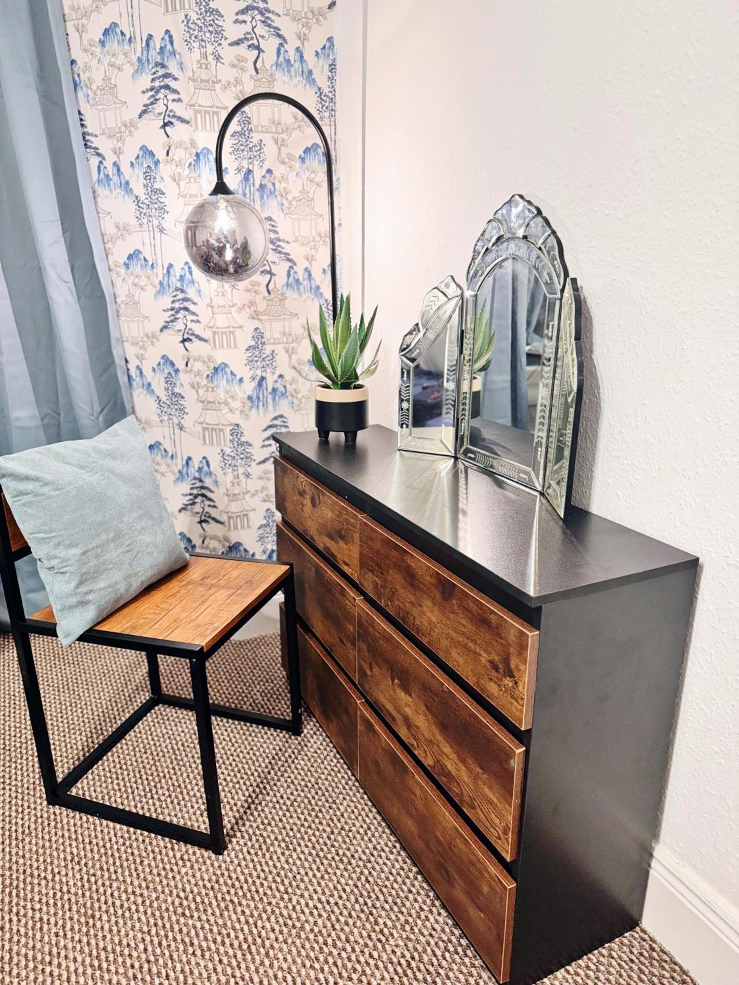 Comfy & Chic 1 Bed In Apartment Plymouth