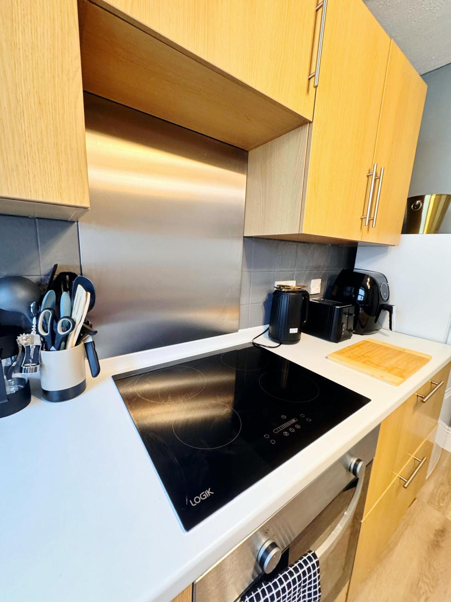 Comfy & Chic 1 Bed In * Plymouth
