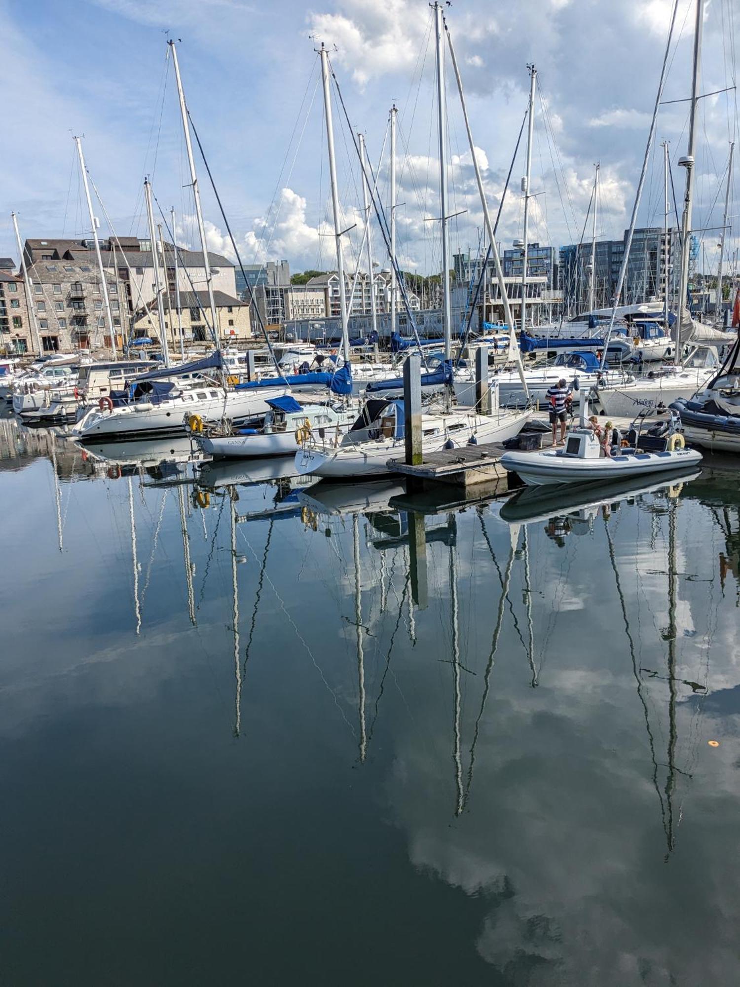 Centre With South Facing Patio, 10 Minutes Walk To The Harbour Apartment Plymouth