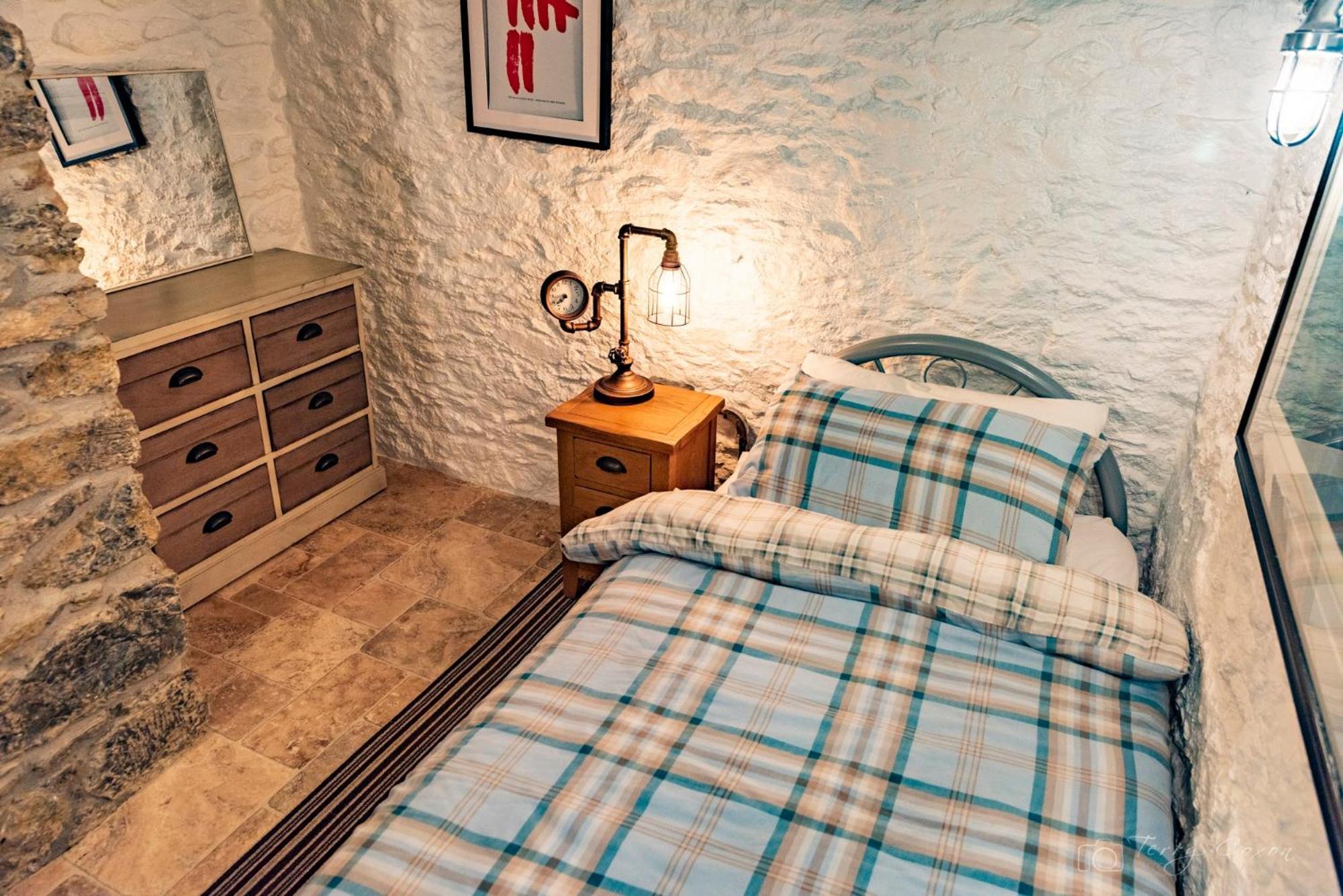 Barbican - Historic - Pets Ok - Parking - 5 Guests Apartment *
