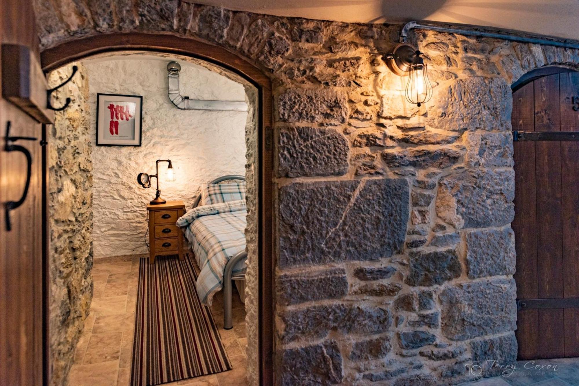 Barbican - Historic - Pets Ok - Parking - 5 Guests Apartment *