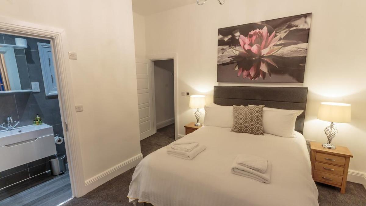 3 Bed - The Regency By Pureserviced Holiday home *