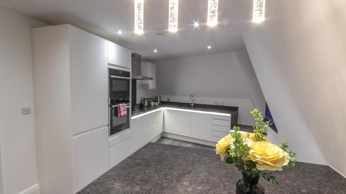 3 Bed - The Regency By Pureserviced Holiday home *