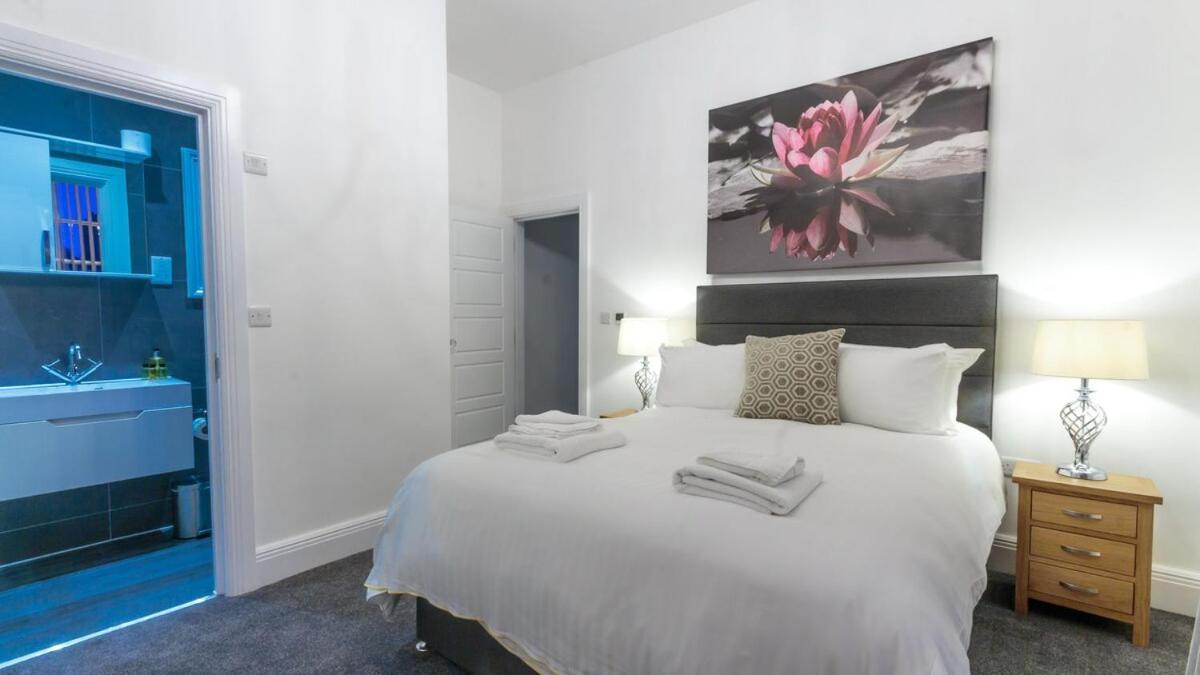 3 Bed - The Regency By Pureserviced Holiday home *